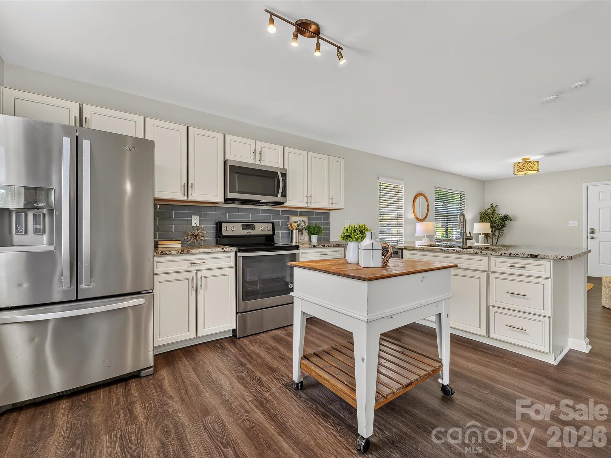 1521 Sumter Avenue Property Photo 10