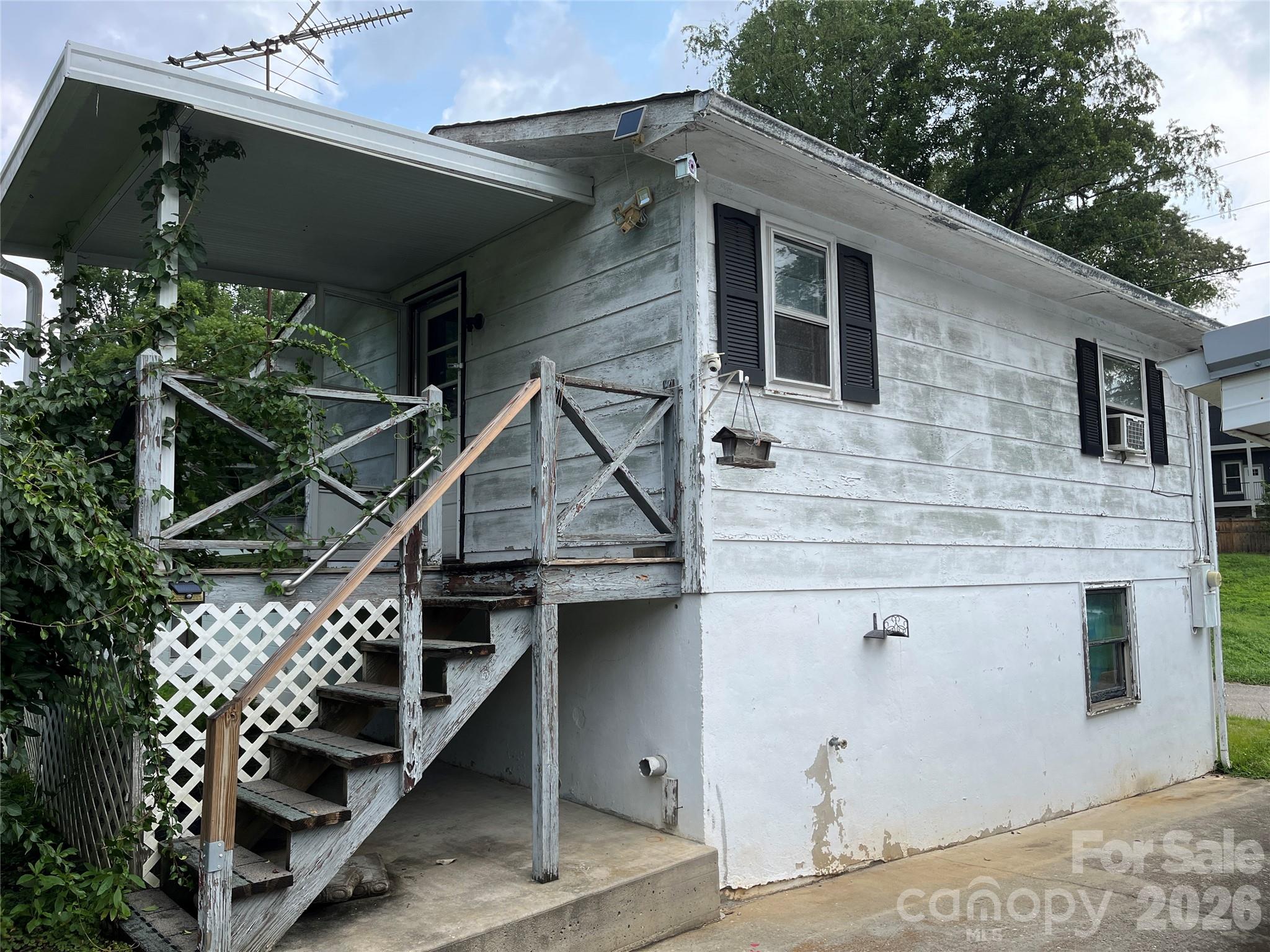 1721 Old Haywood Road Property Photo 16