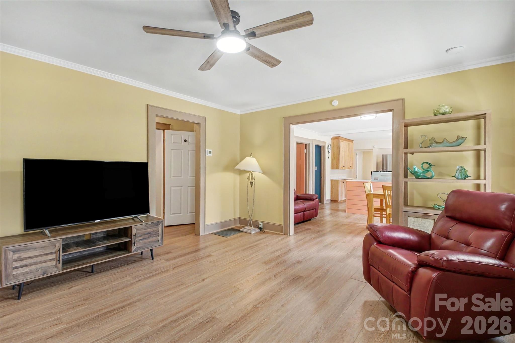 1104 Venus Street 19 Property Photo 8