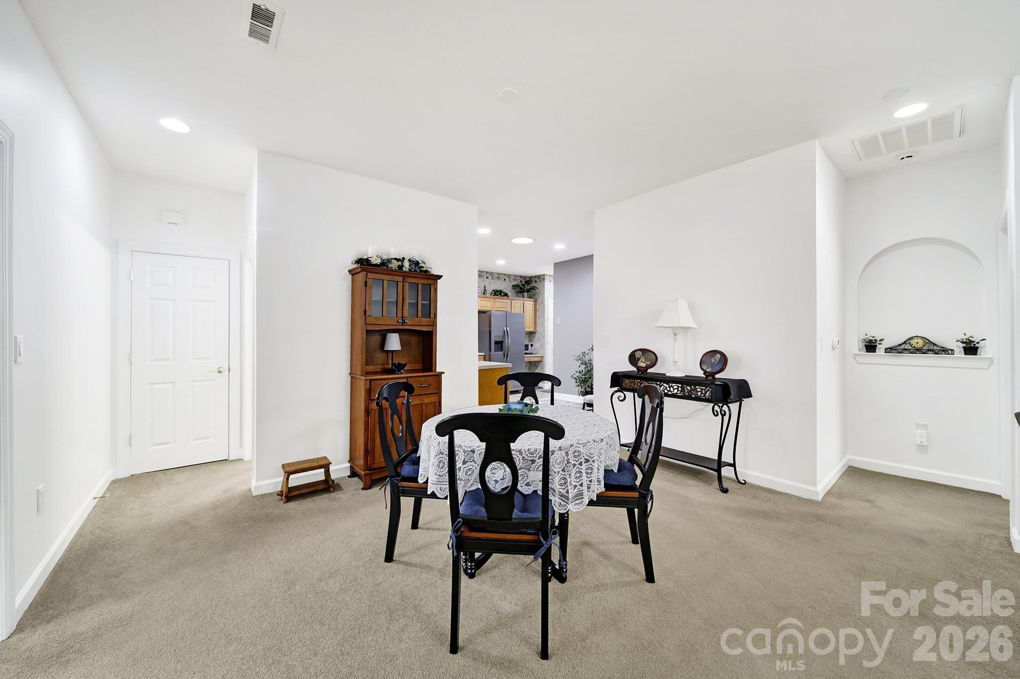 8368 Windsor Ridge Drive Property Photo 10