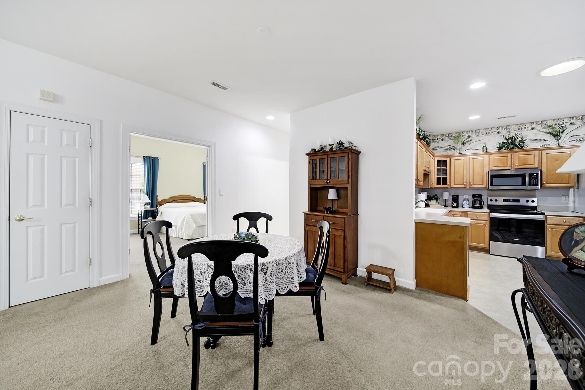 8368 Windsor Ridge Drive Property Photo 12
