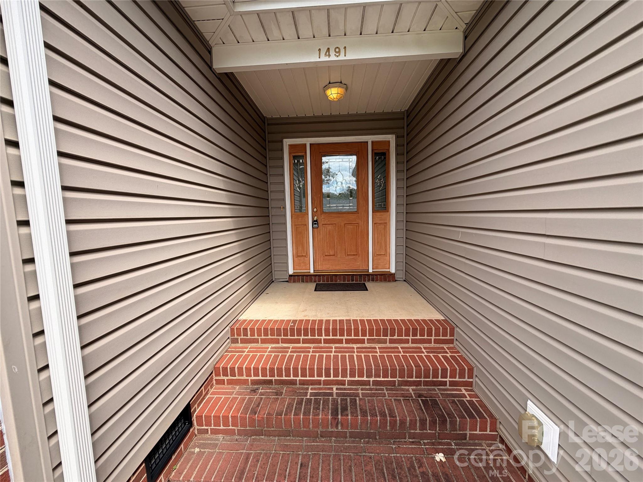 1491 Mayfair Drive Property Photo 3