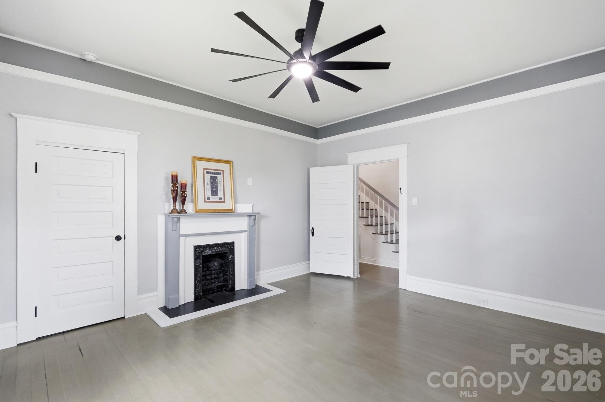 327 S Spruce Street Property Photo 6
