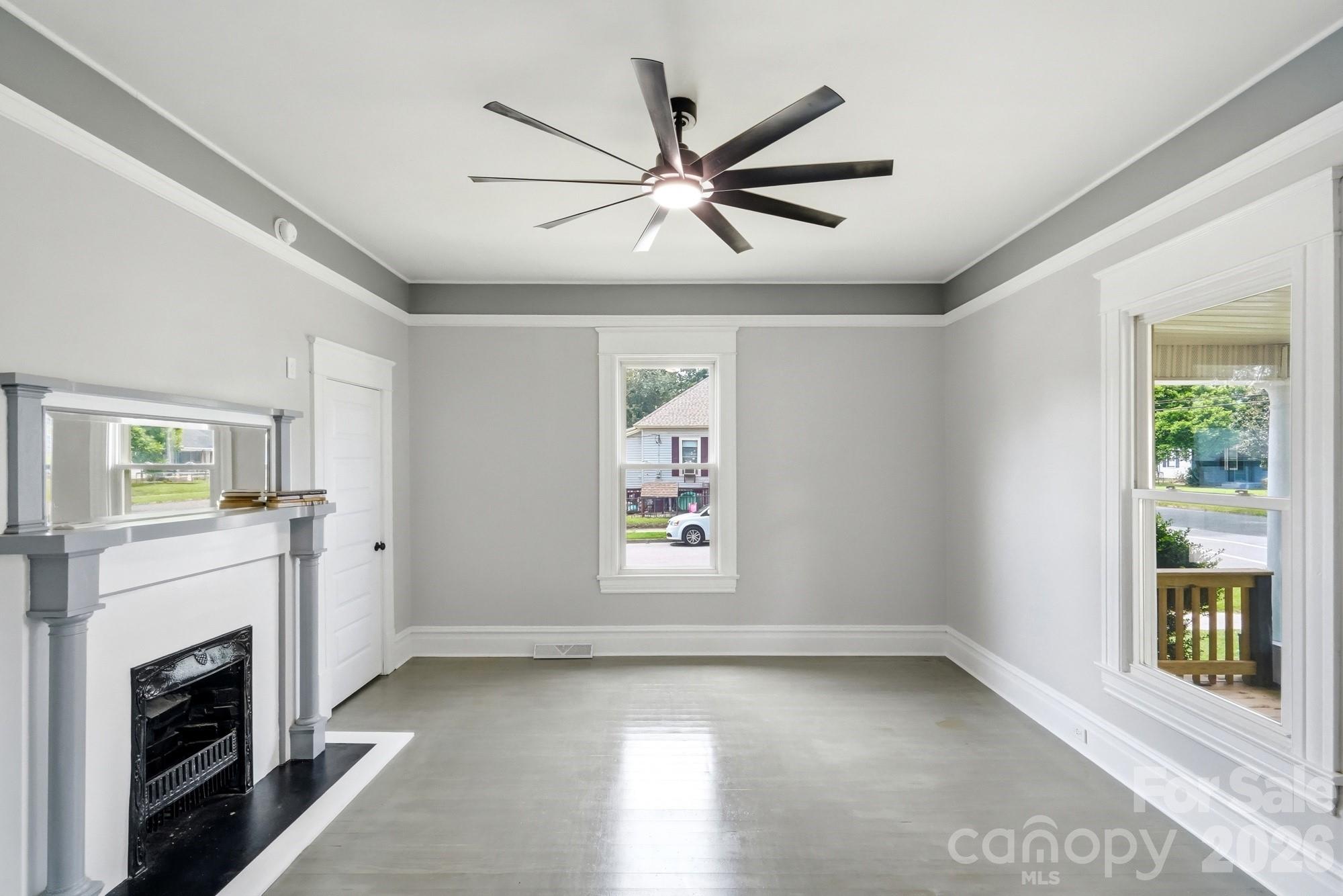 327 S Spruce Street Property Photo 7