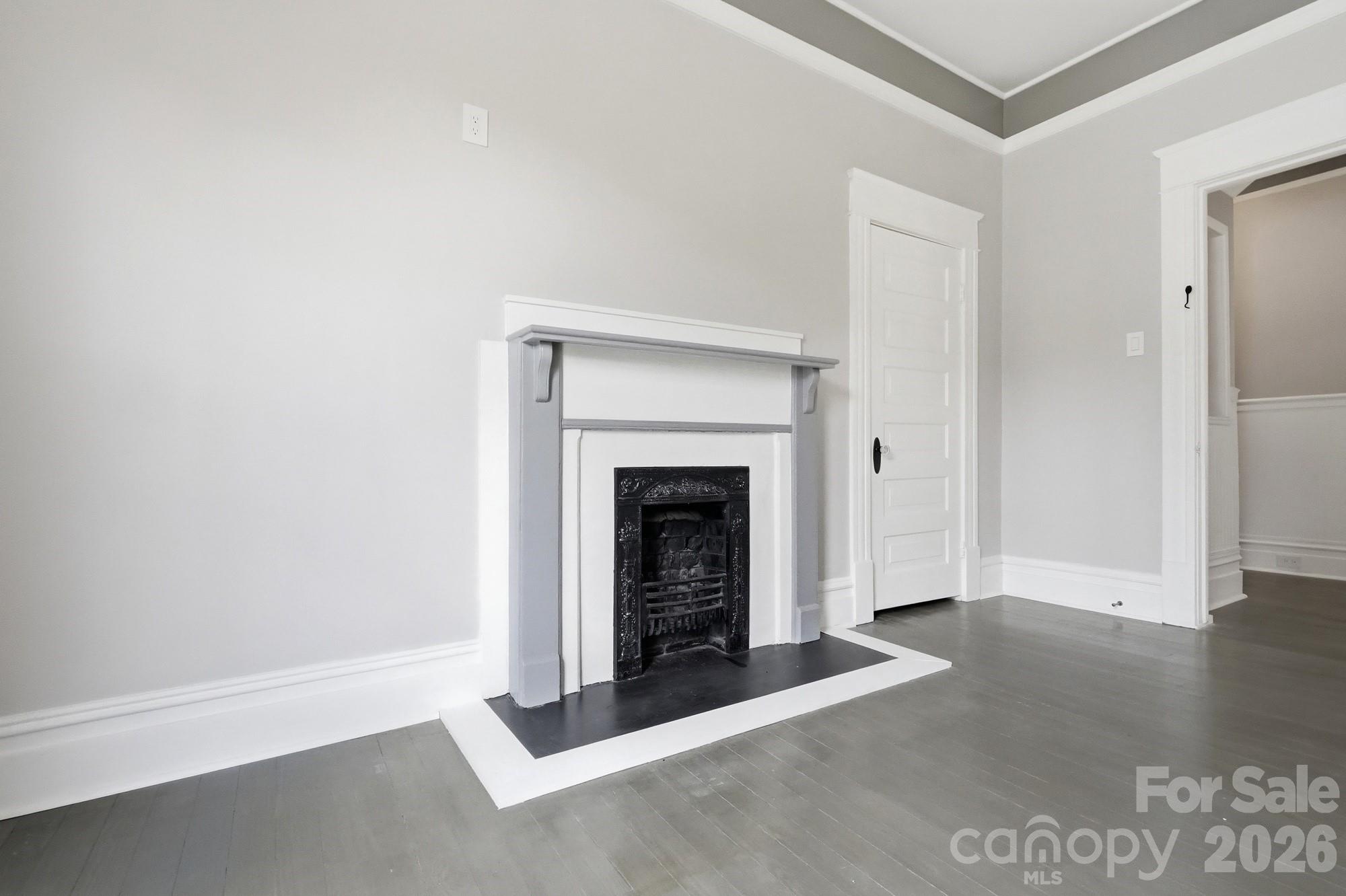327 S Spruce Street Property Photo 10