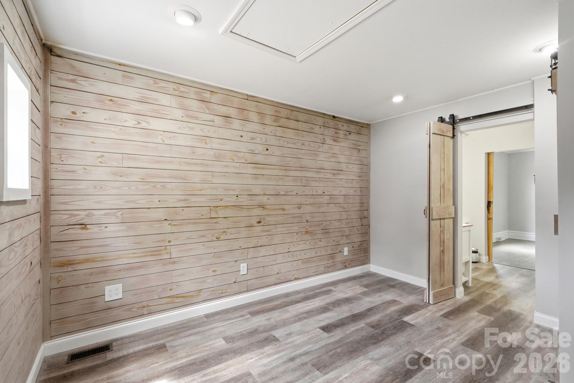 327 S Spruce Street Property Photo 15