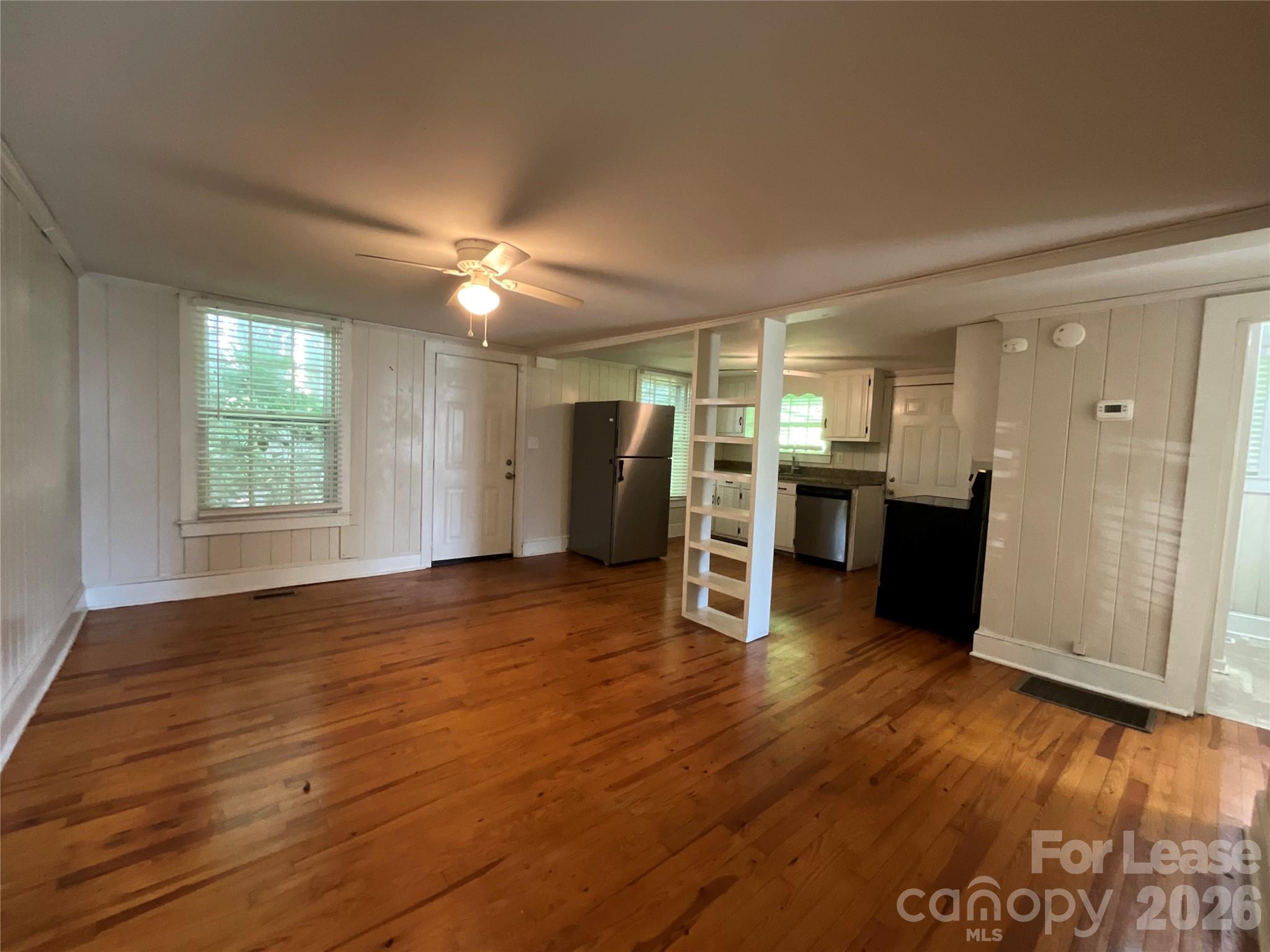 403 Green Street B Property Photo 4
