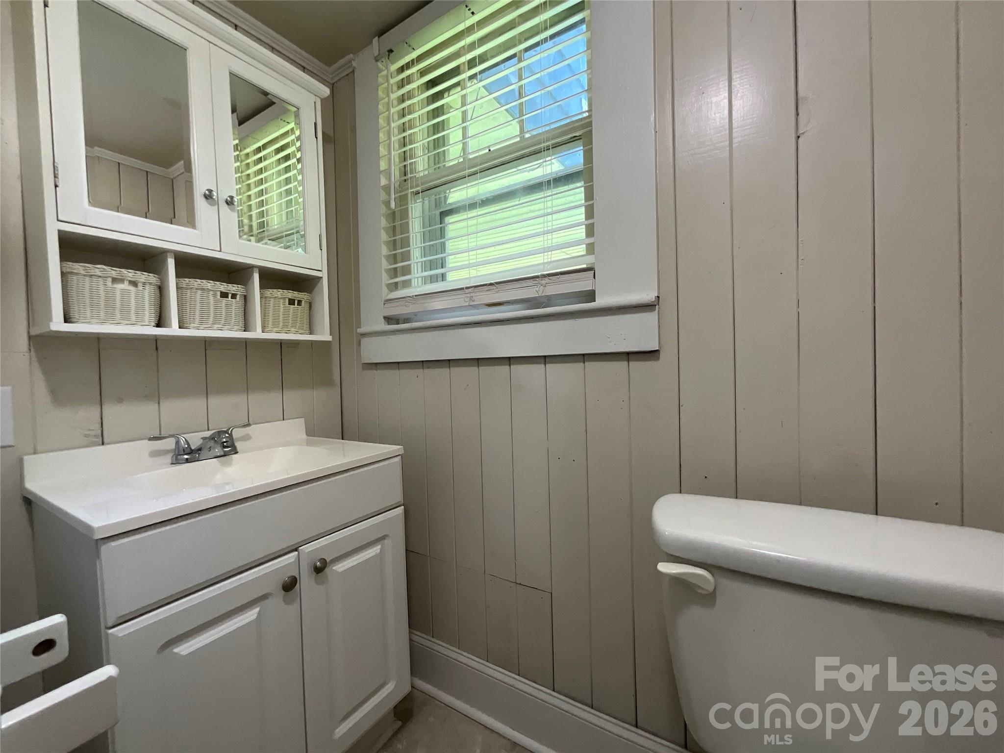 403 Green Street B Property Photo 6