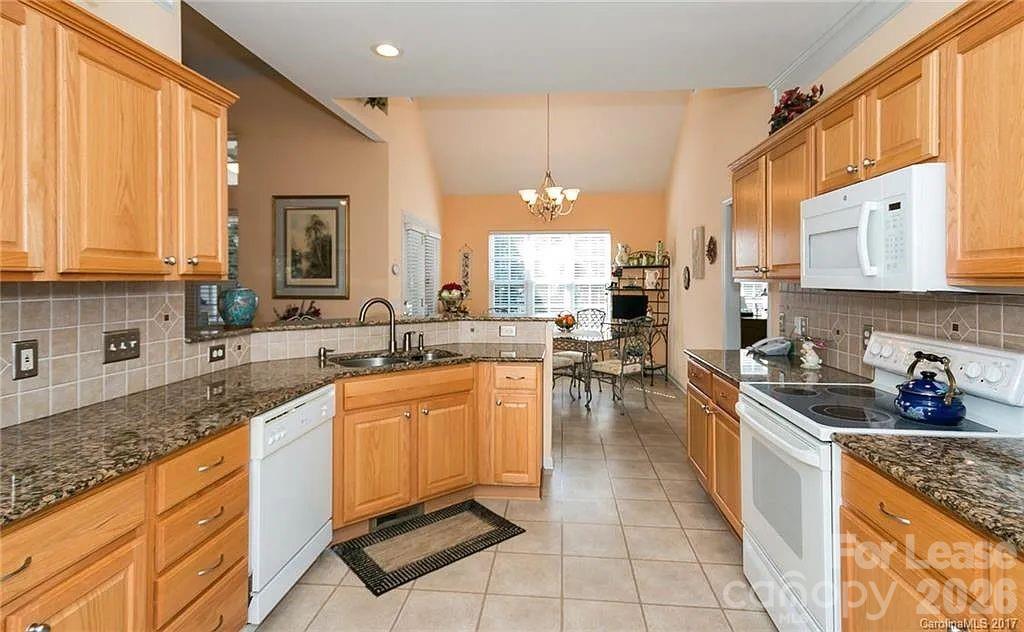 20309 Northport Drive Property Photo 6