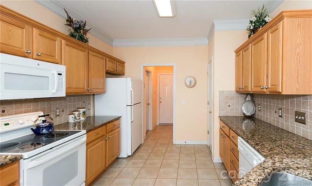 20309 Northport Drive Property Photo 7