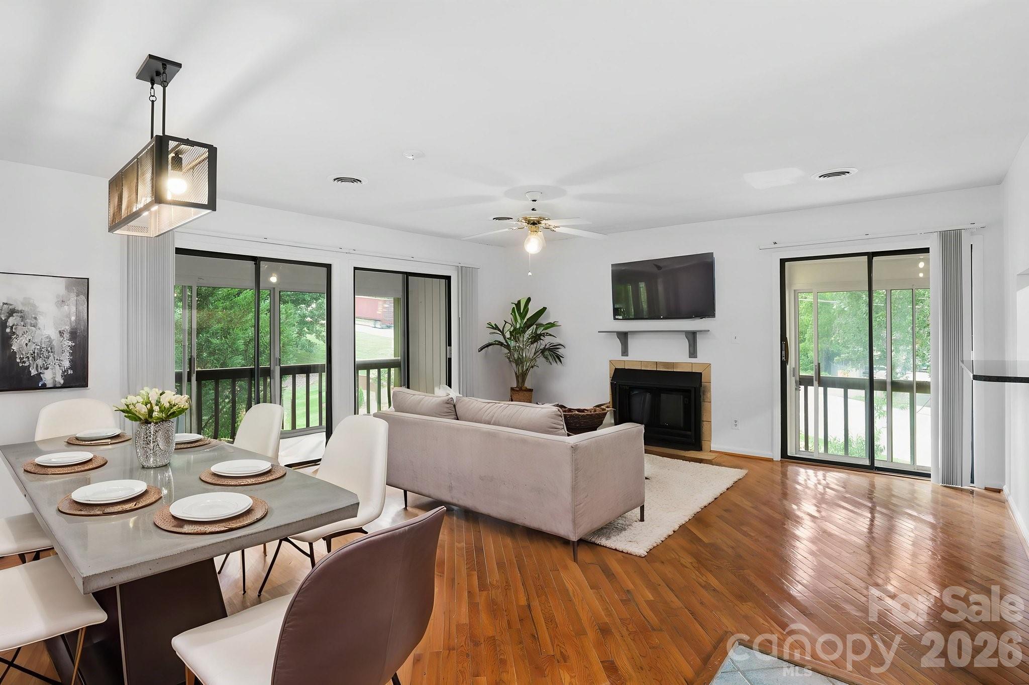 304 Birch Forest Lane Property Photo 3