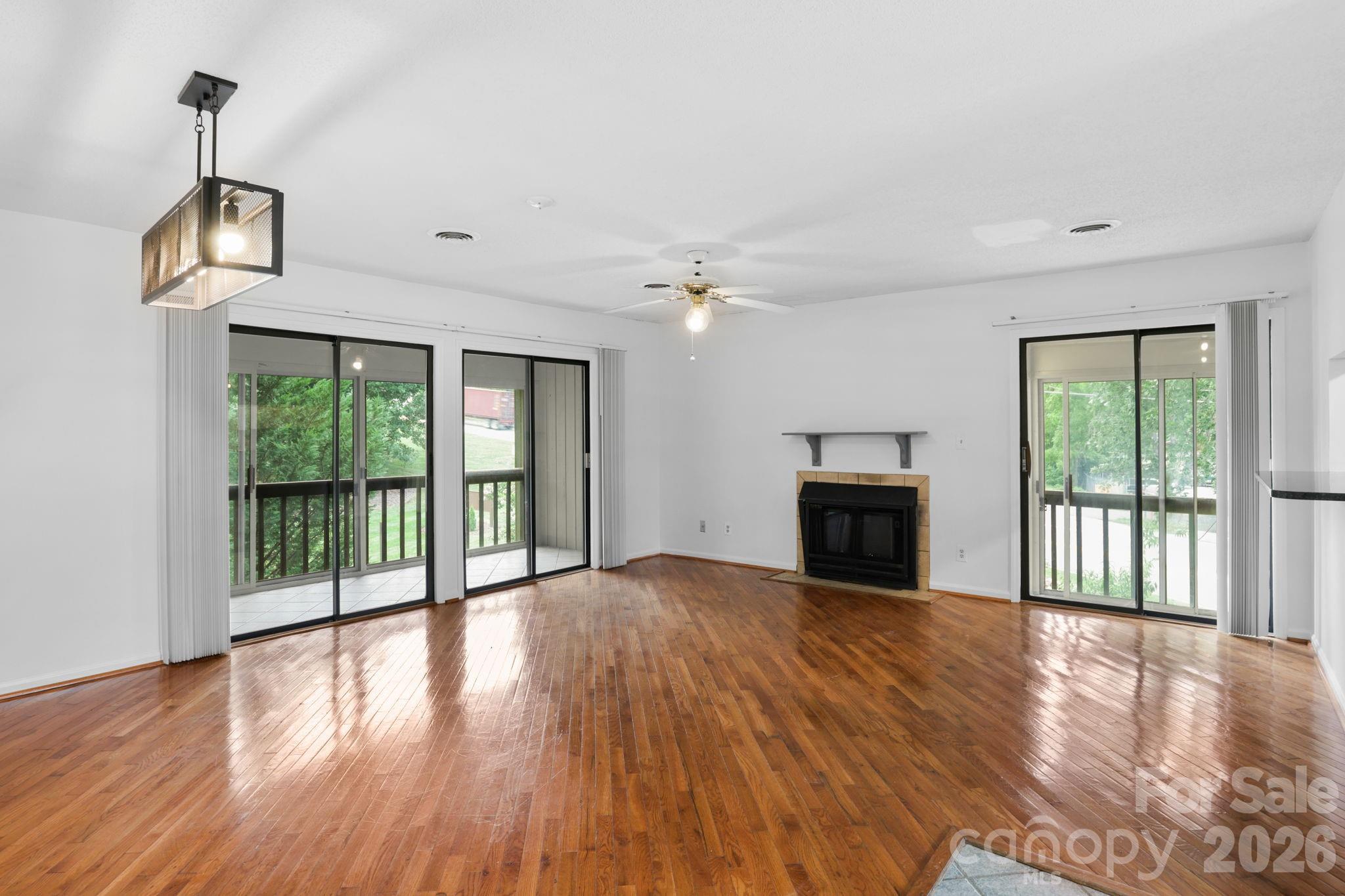 304 Birch Forest Lane Property Photo 4