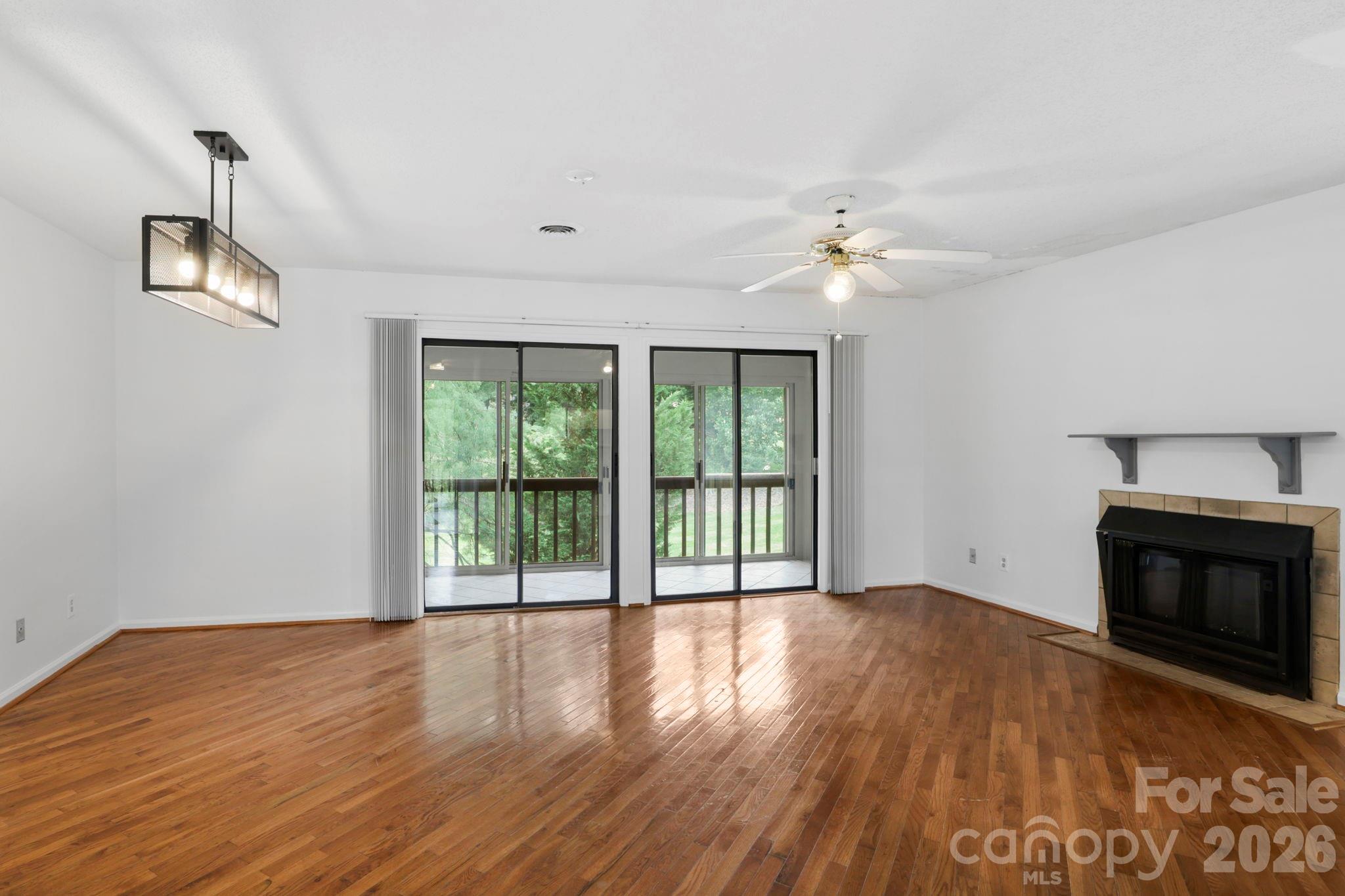 304 Birch Forest Lane Property Photo 5
