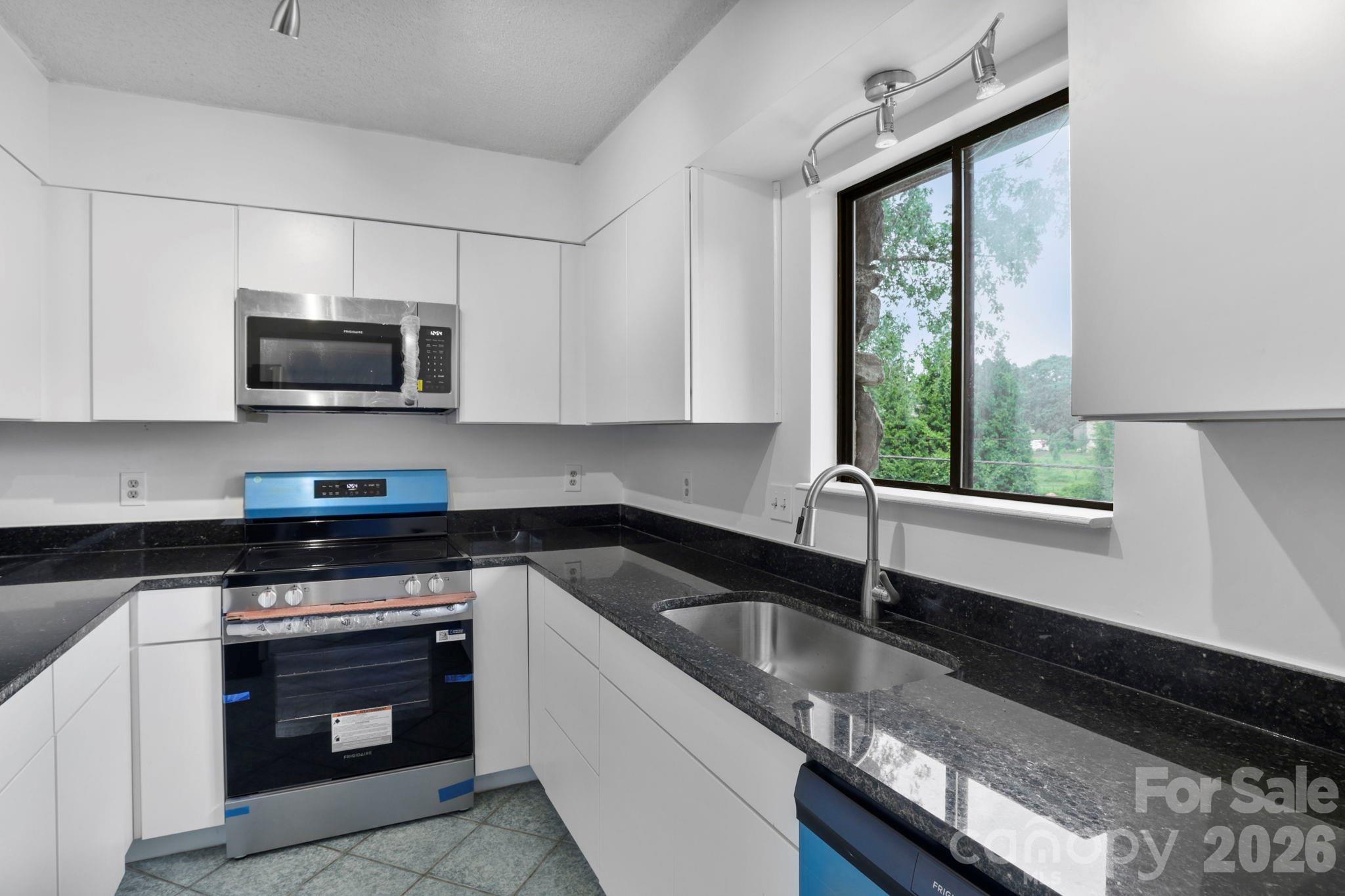 304 Birch Forest Lane Property Photo 12