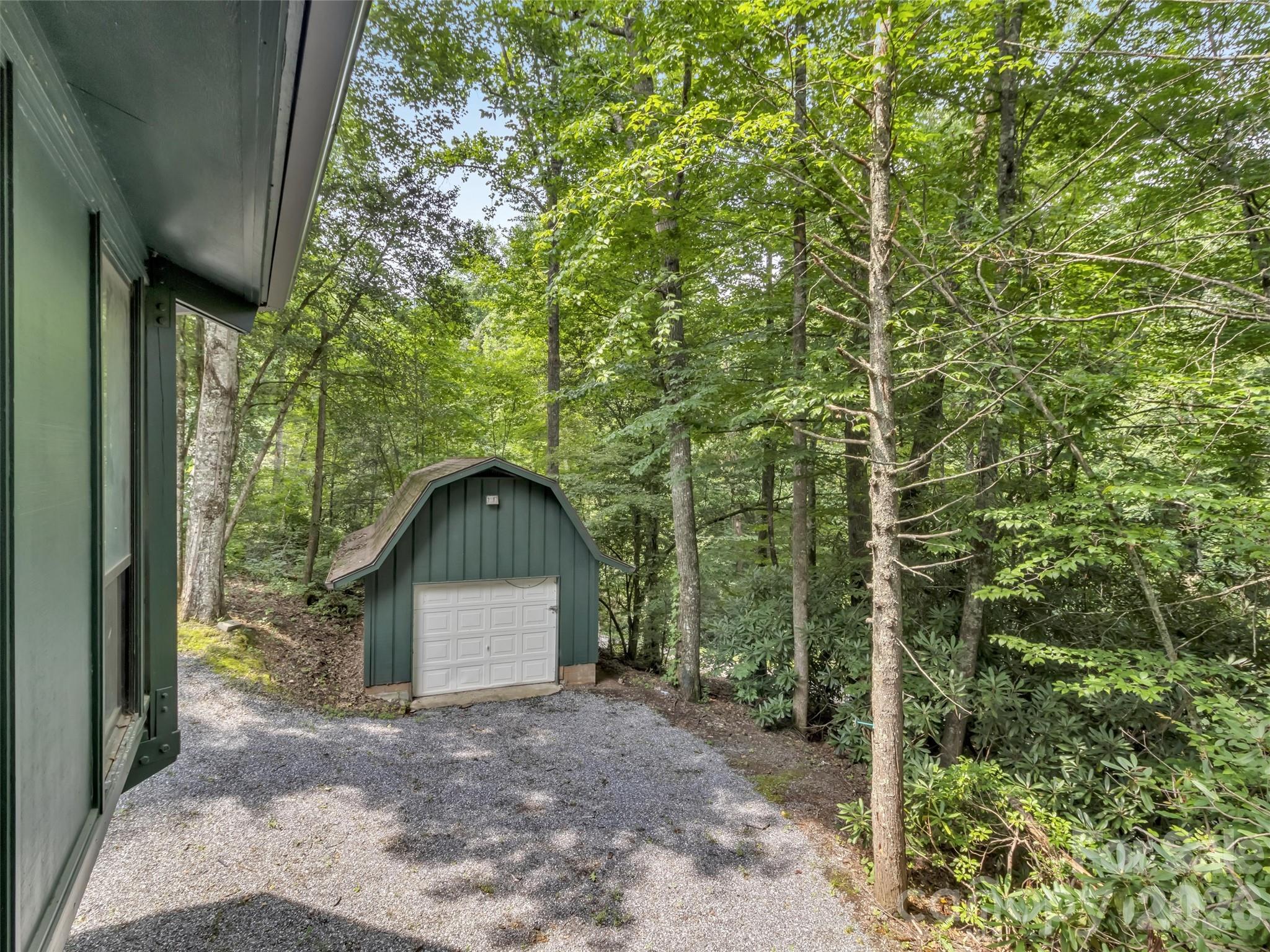 477 Mountain Forest Estate Property Photo 15