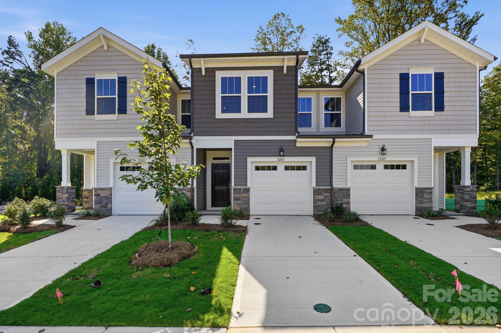 3205 Meadow Knoll Drive Property Photo 1