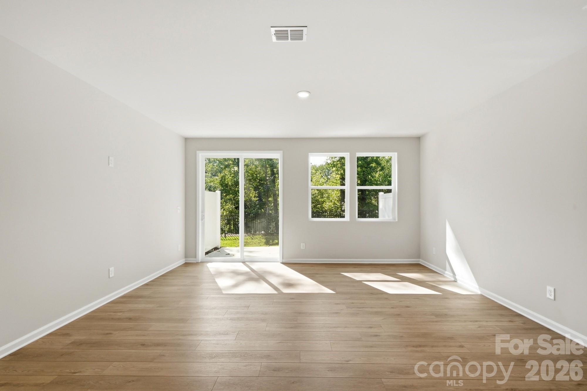 3205 Meadow Knoll Drive Property Photo 4