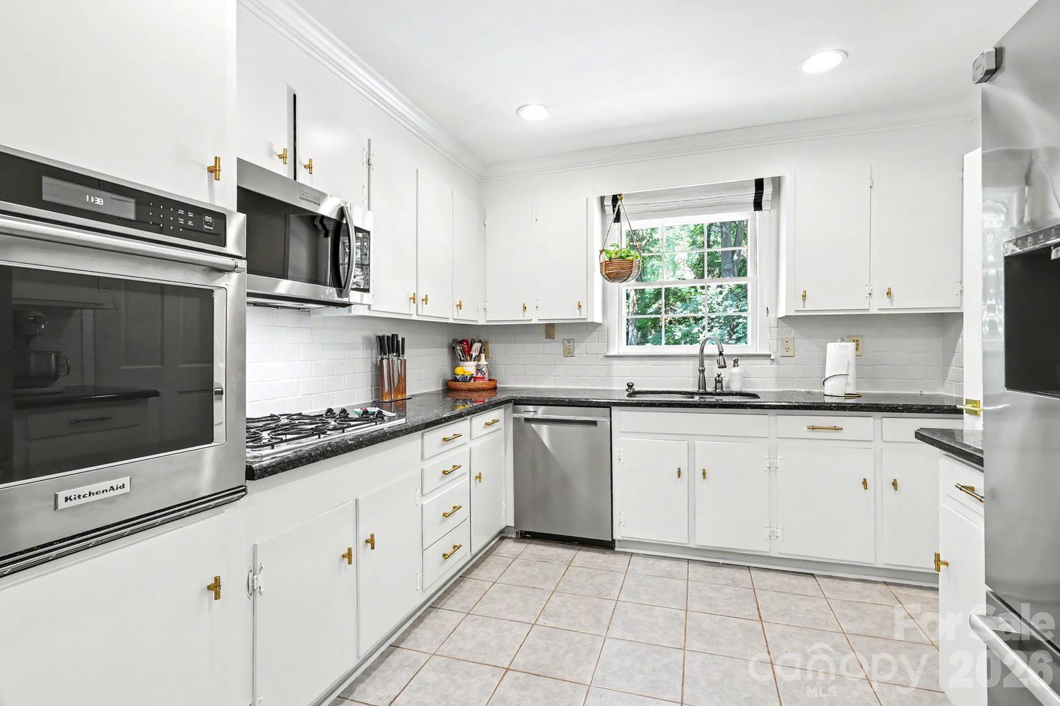 3716 Severn Avenue Property Photo 7