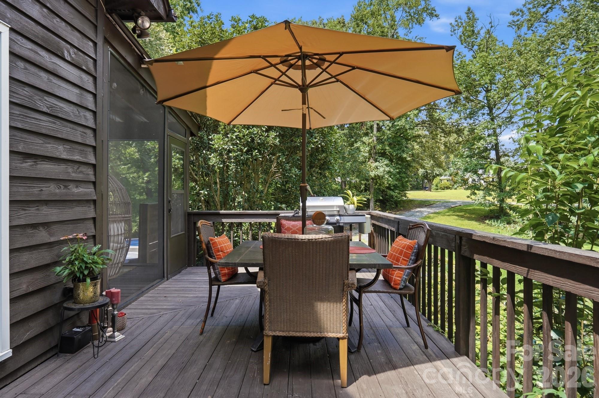 141 Oak Leaf Lane Property Photo 4