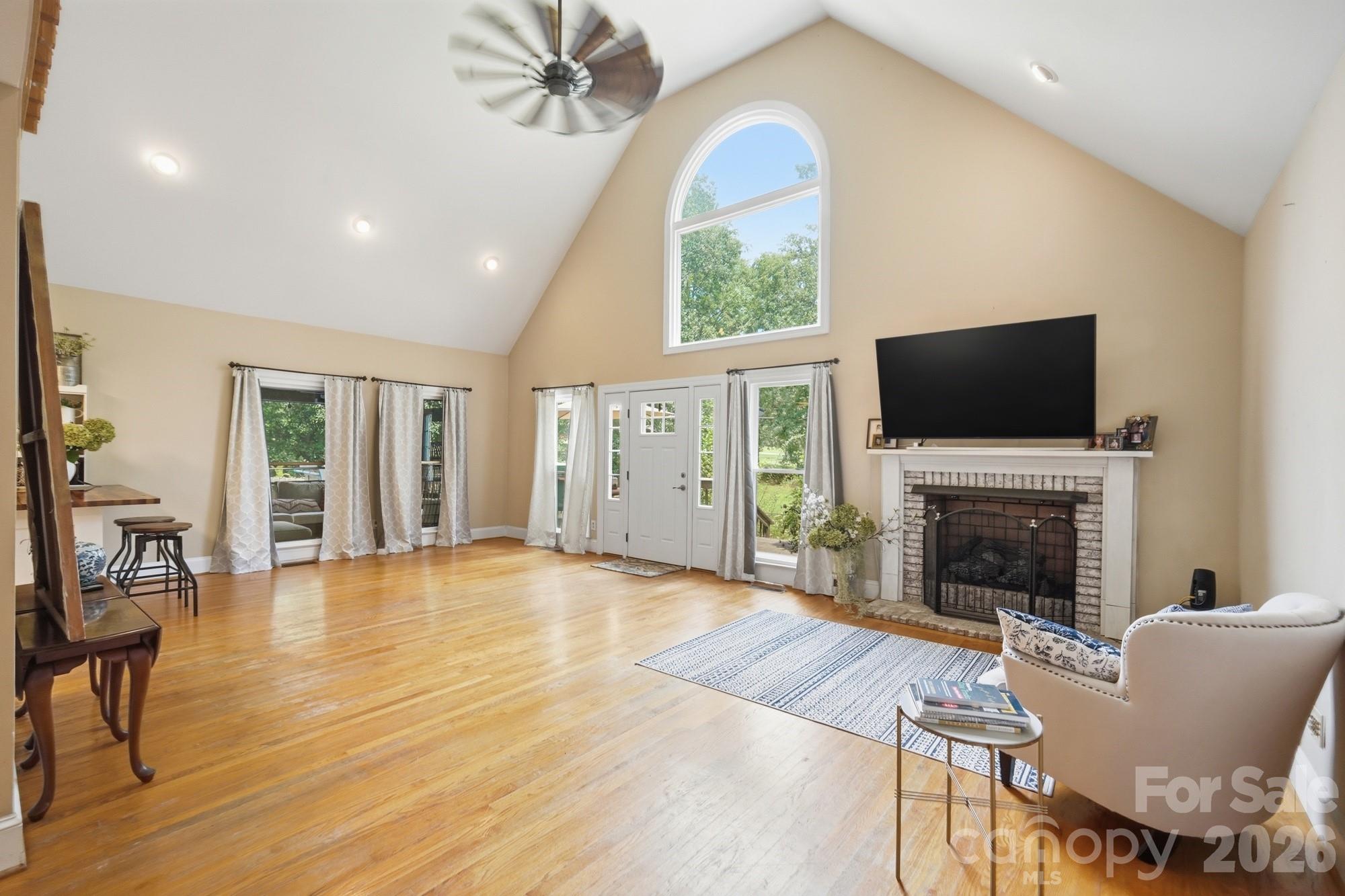 141 Oak Leaf Lane Property Photo 10