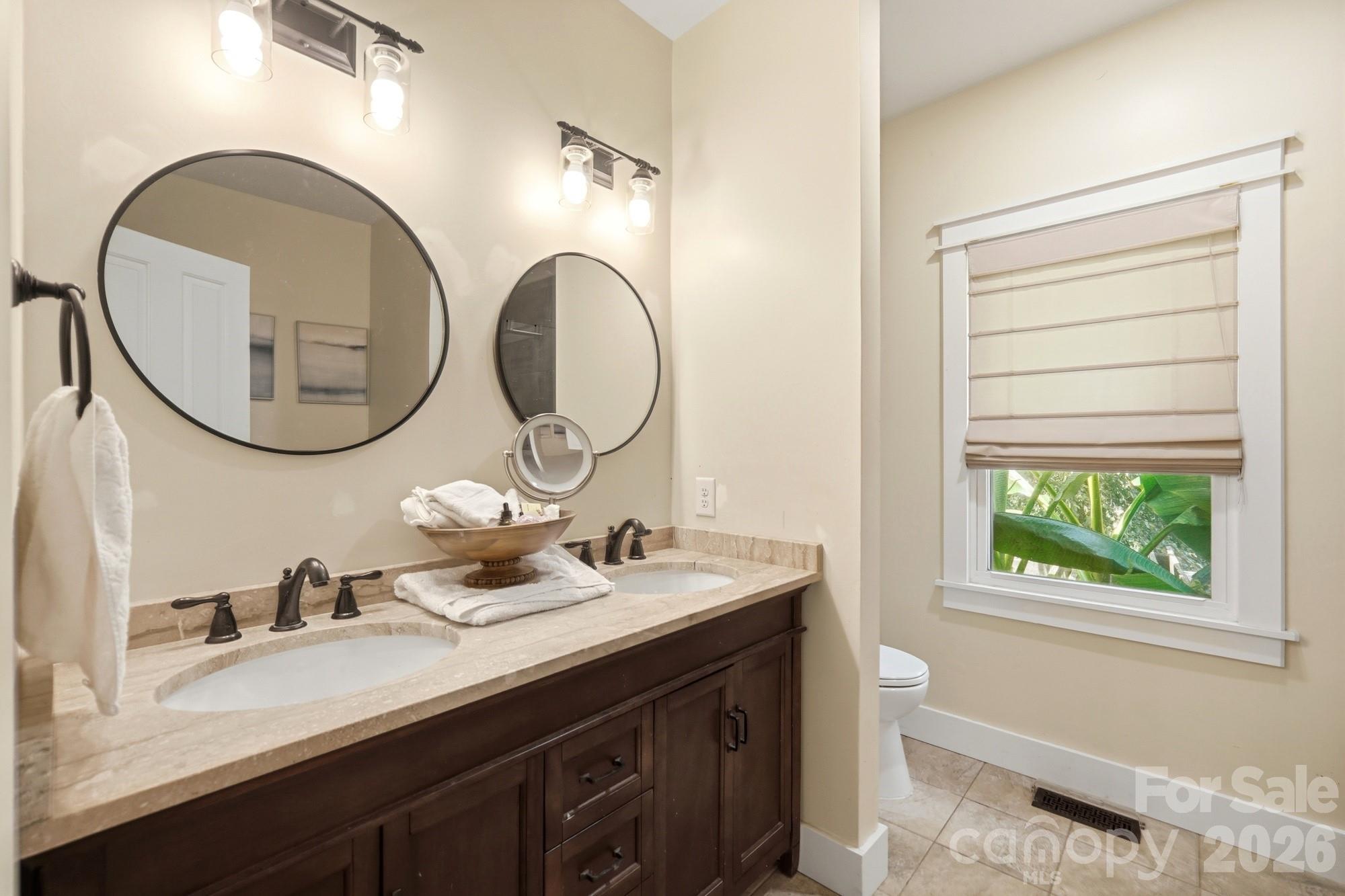 141 Oak Leaf Lane Property Photo 24
