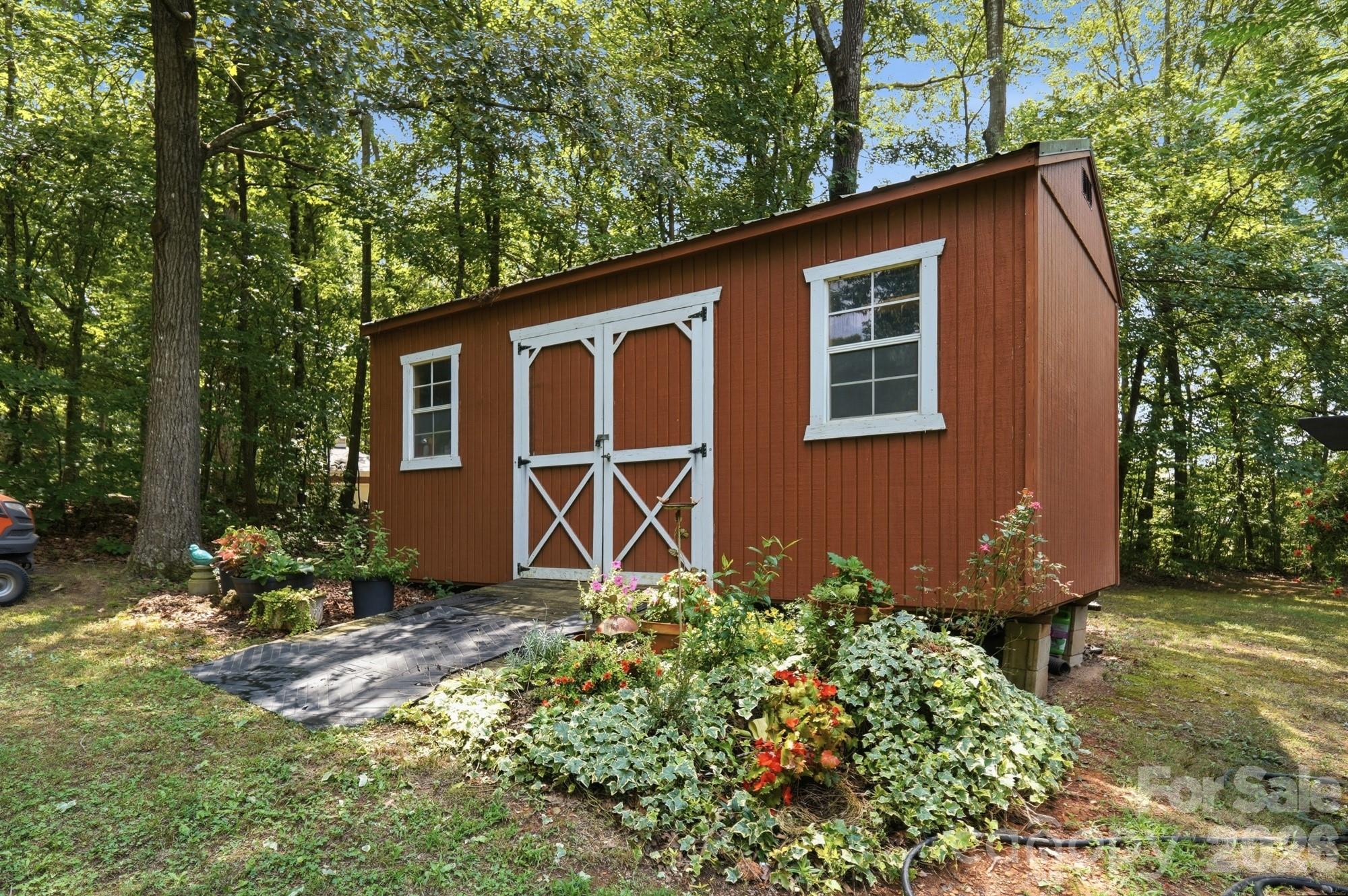 141 Oak Leaf Lane Property Photo 47