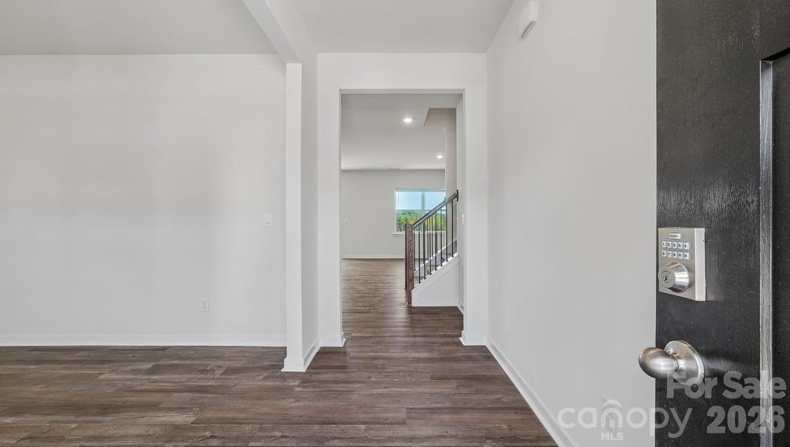 467 Dazzle Loop Property Photo 2