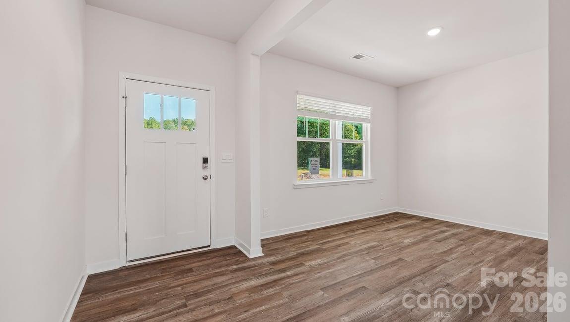 467 Dazzle Loop Property Photo 3