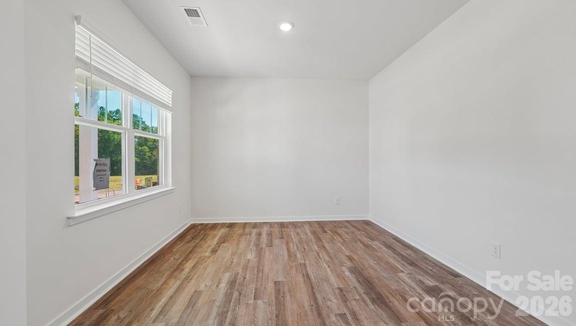 467 Dazzle Loop Property Photo 4
