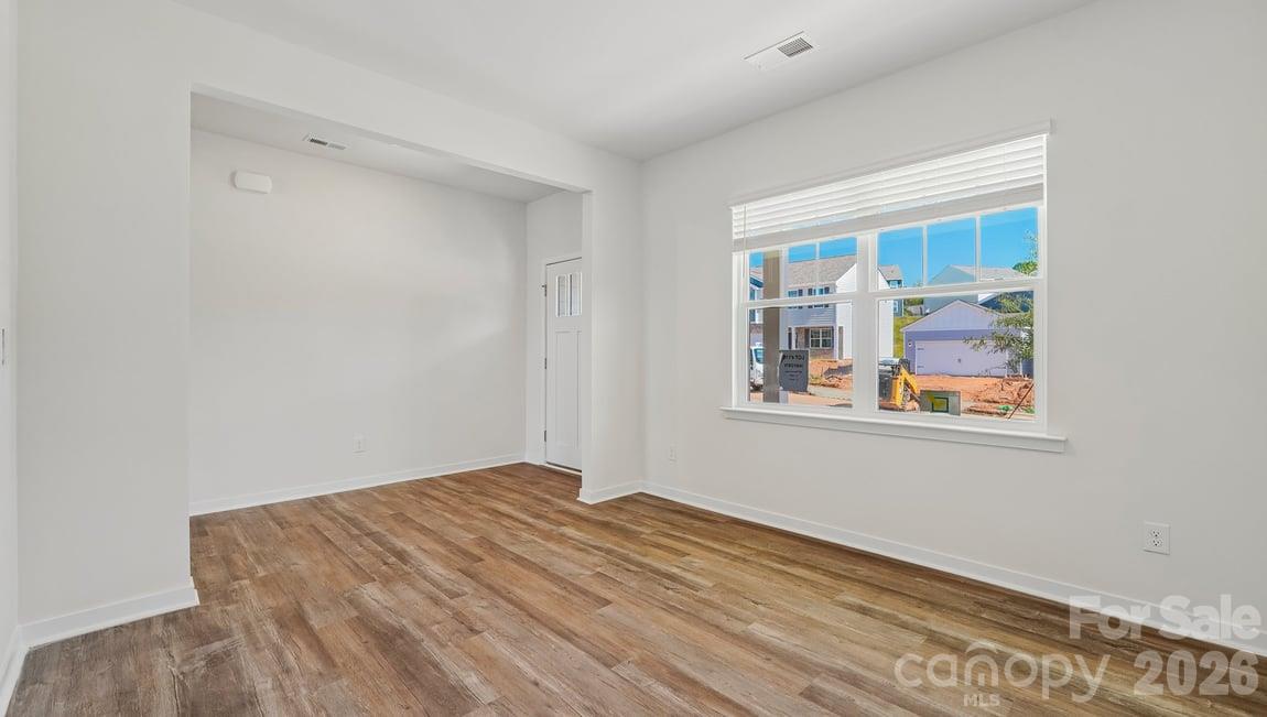 467 Dazzle Loop Property Photo 5