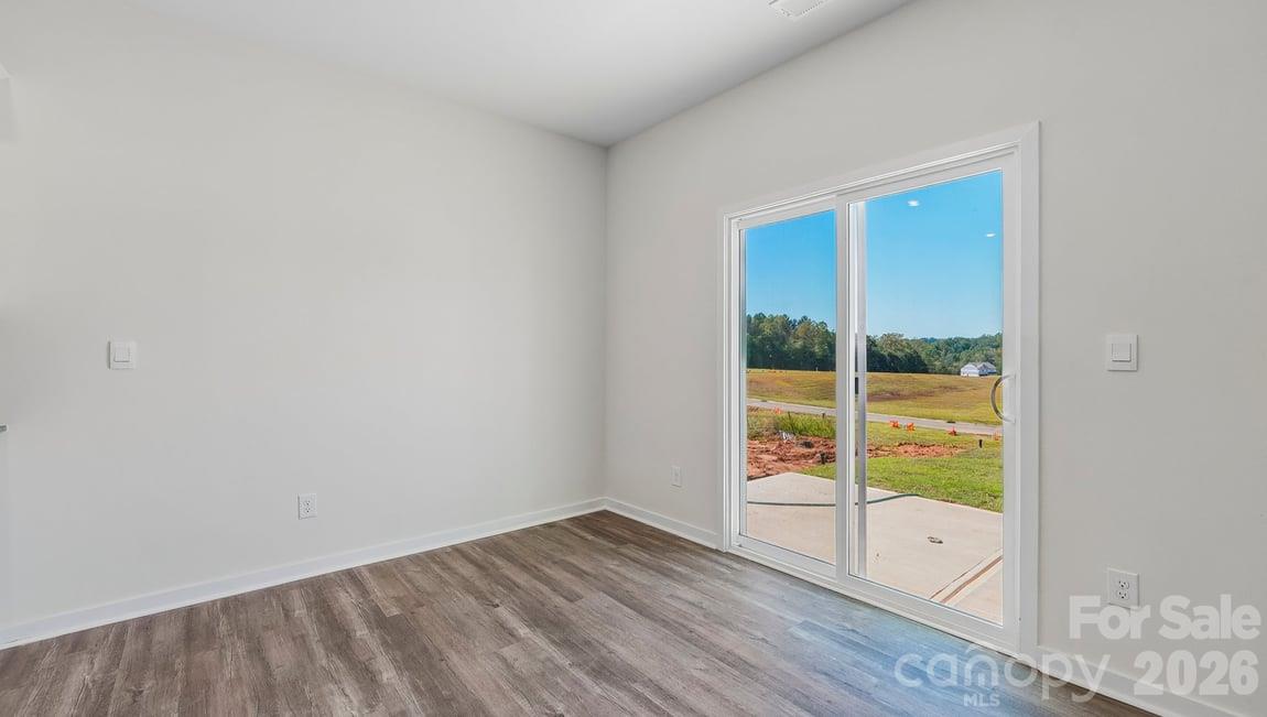 467 Dazzle Loop Property Photo 6