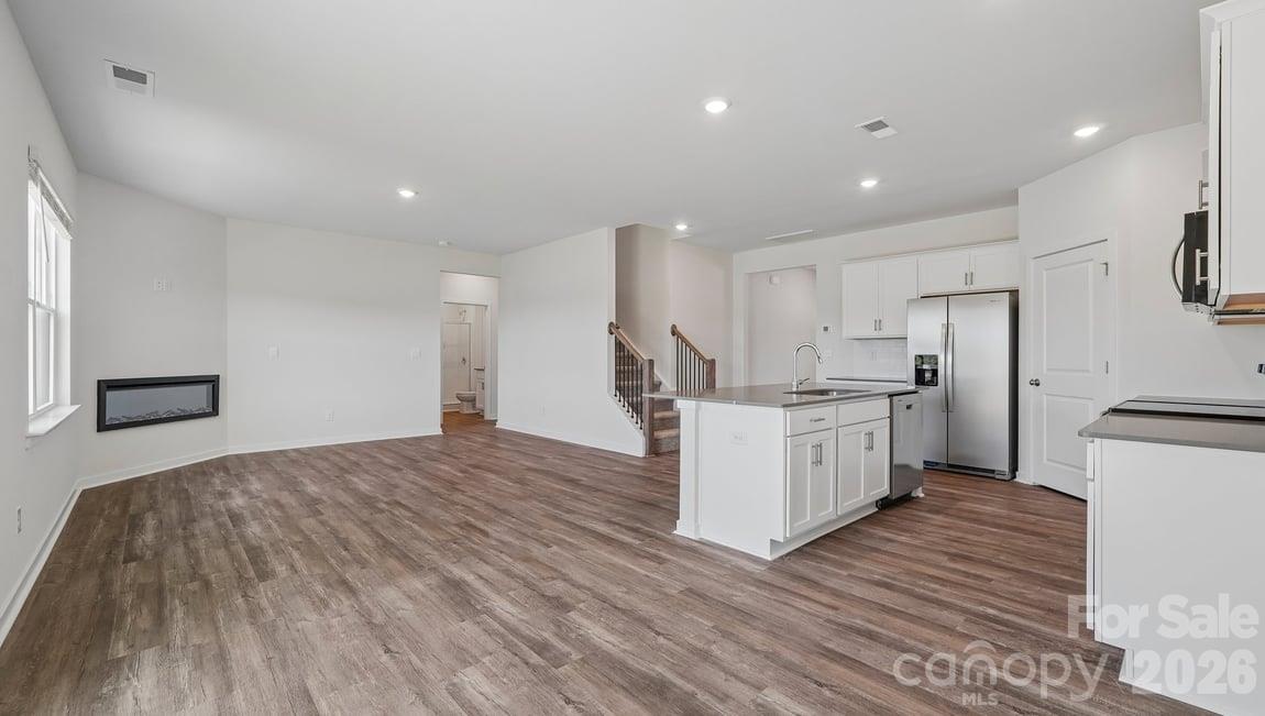 467 Dazzle Loop Property Photo 7