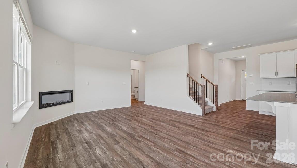 467 Dazzle Loop Property Photo 9