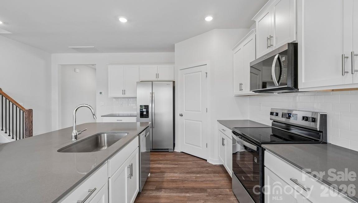 467 Dazzle Loop Property Photo 15