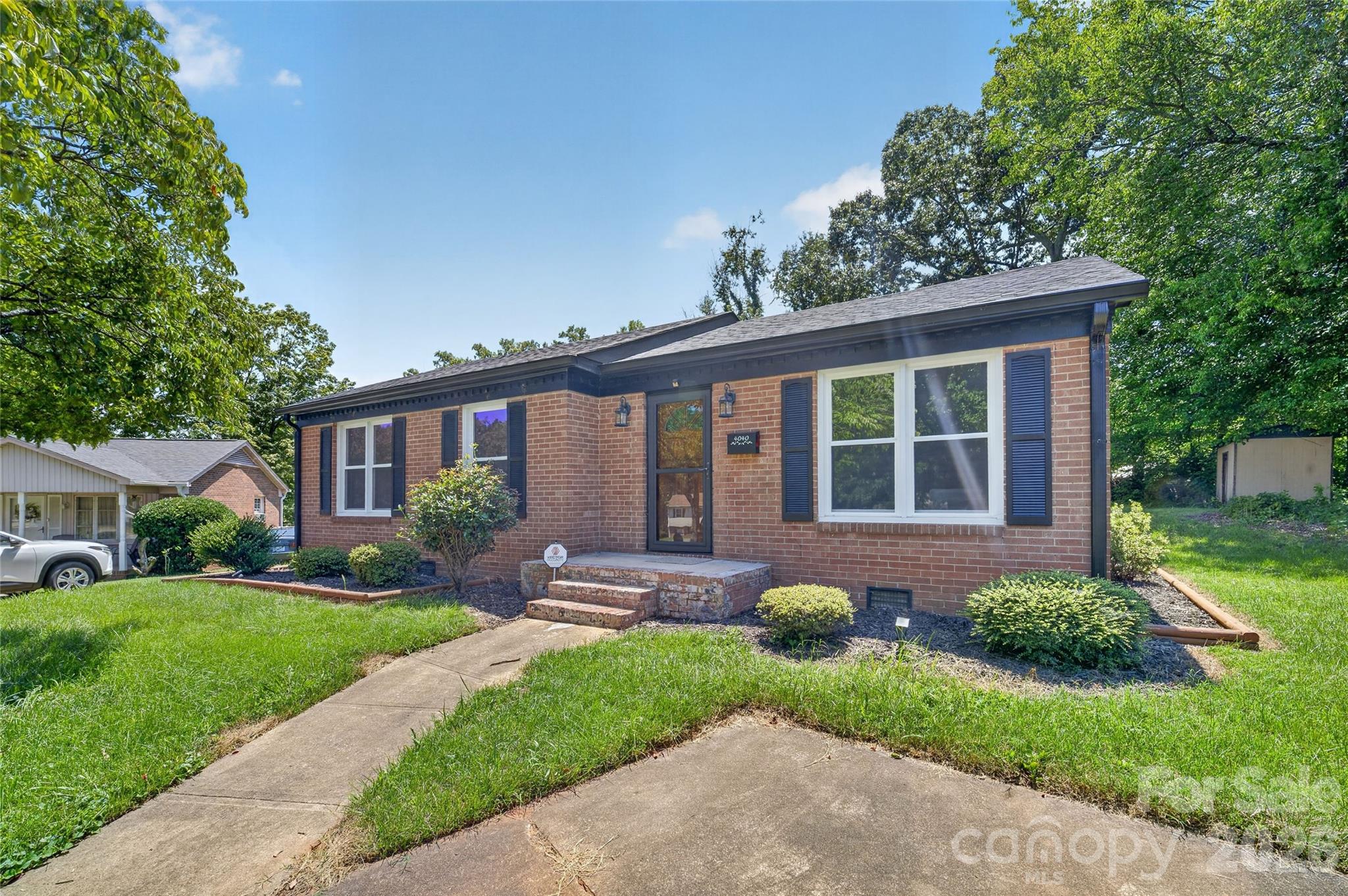 4040 Burnham Court Property Photo 2