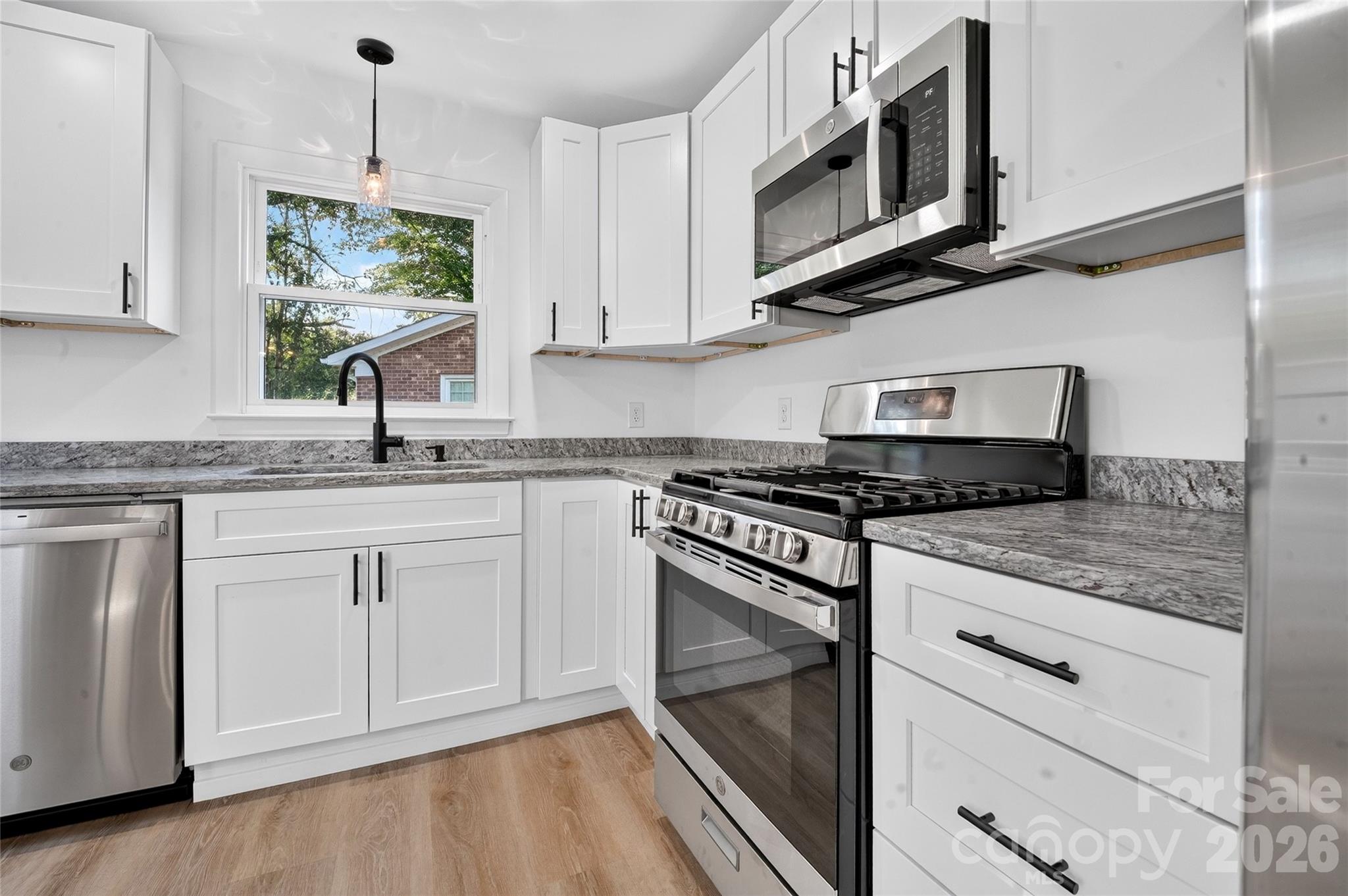 4040 Burnham Court Property Photo 4
