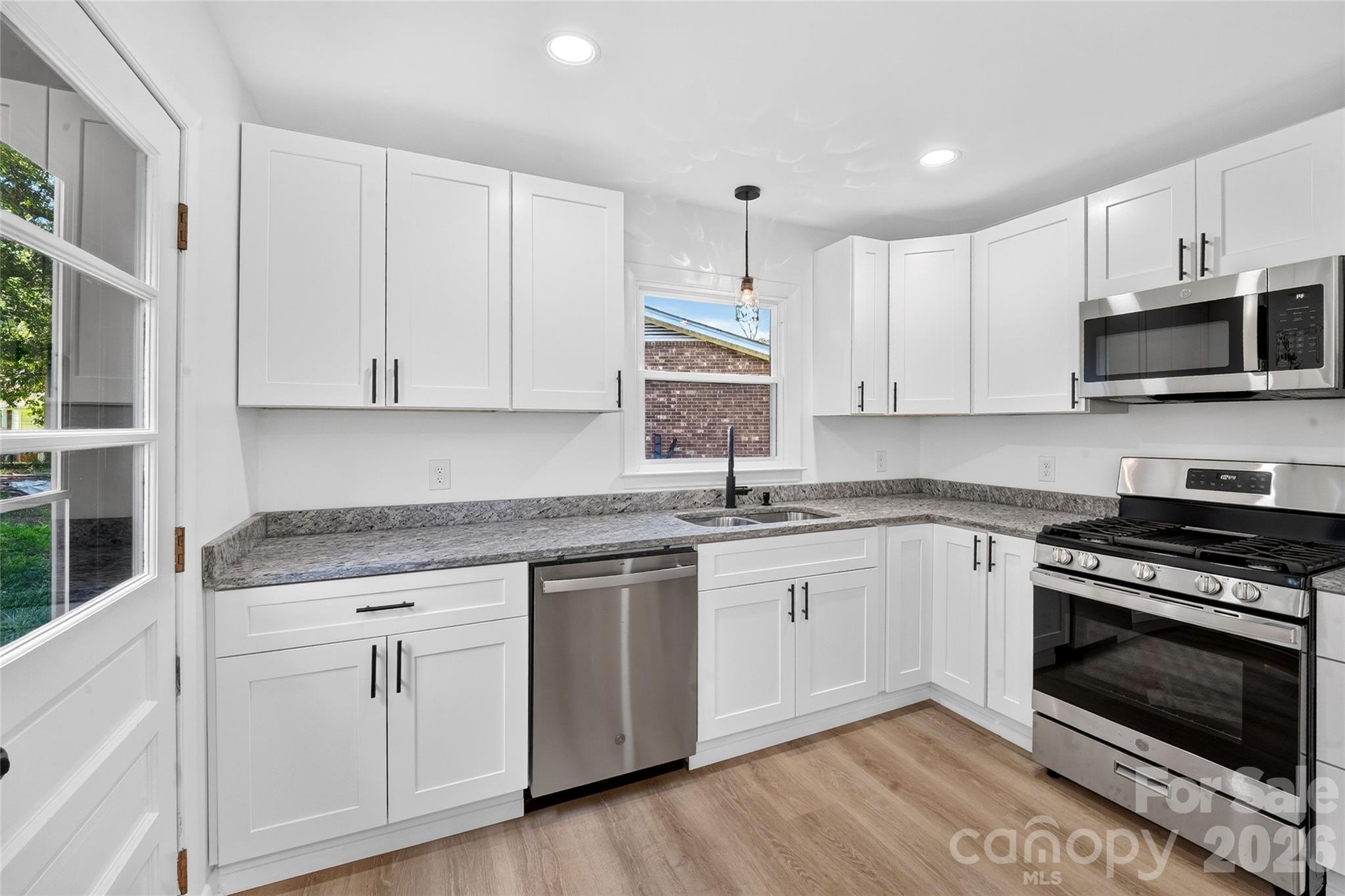 4040 Burnham Court Property Photo 6