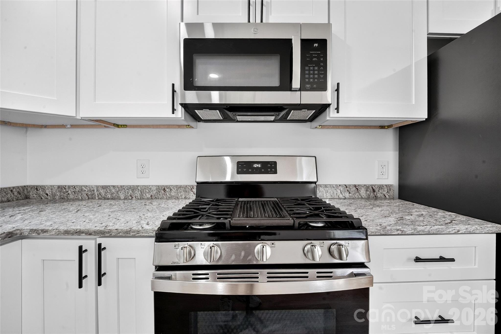 4040 Burnham Court Property Photo 9