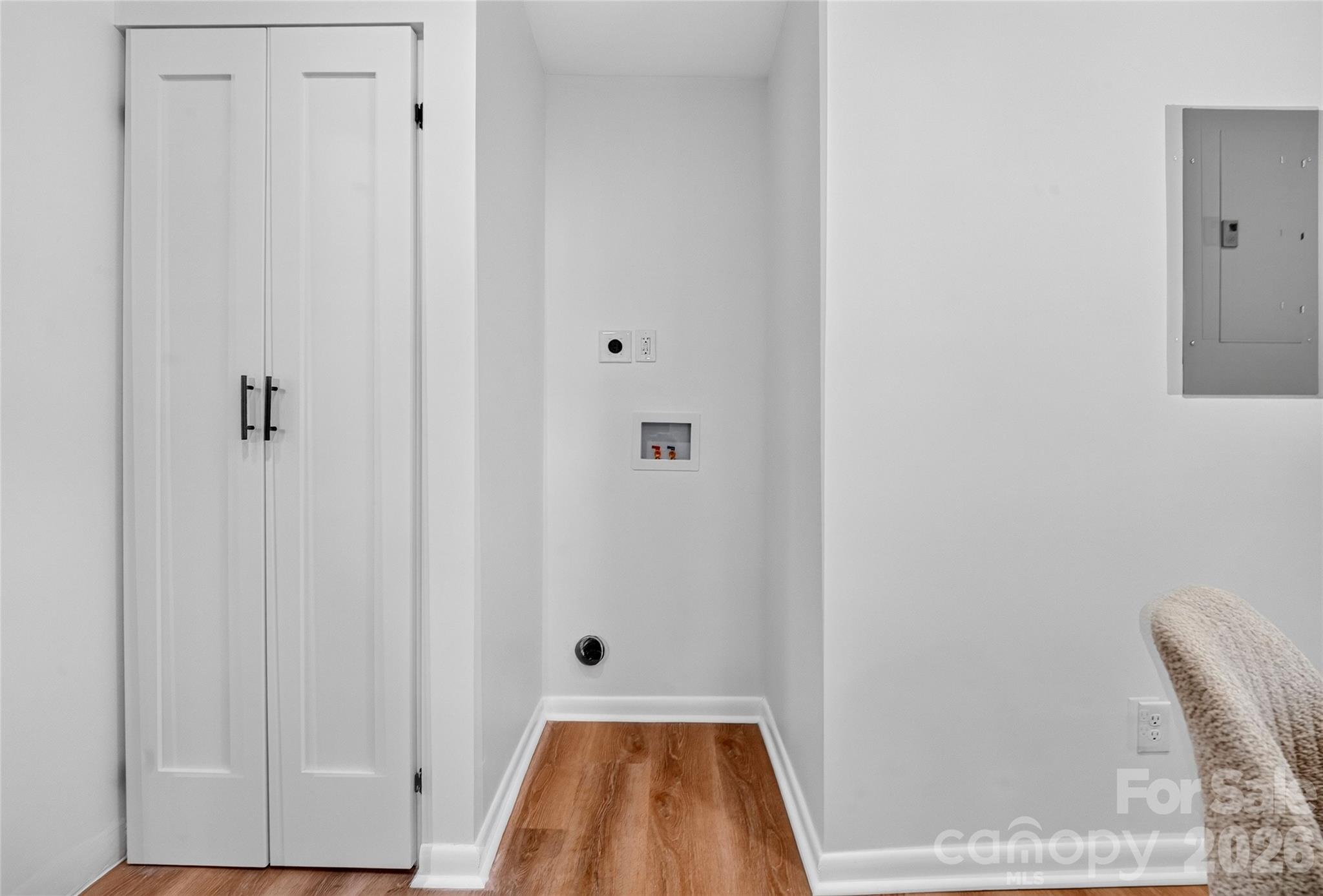 4040 Burnham Court Property Photo 19