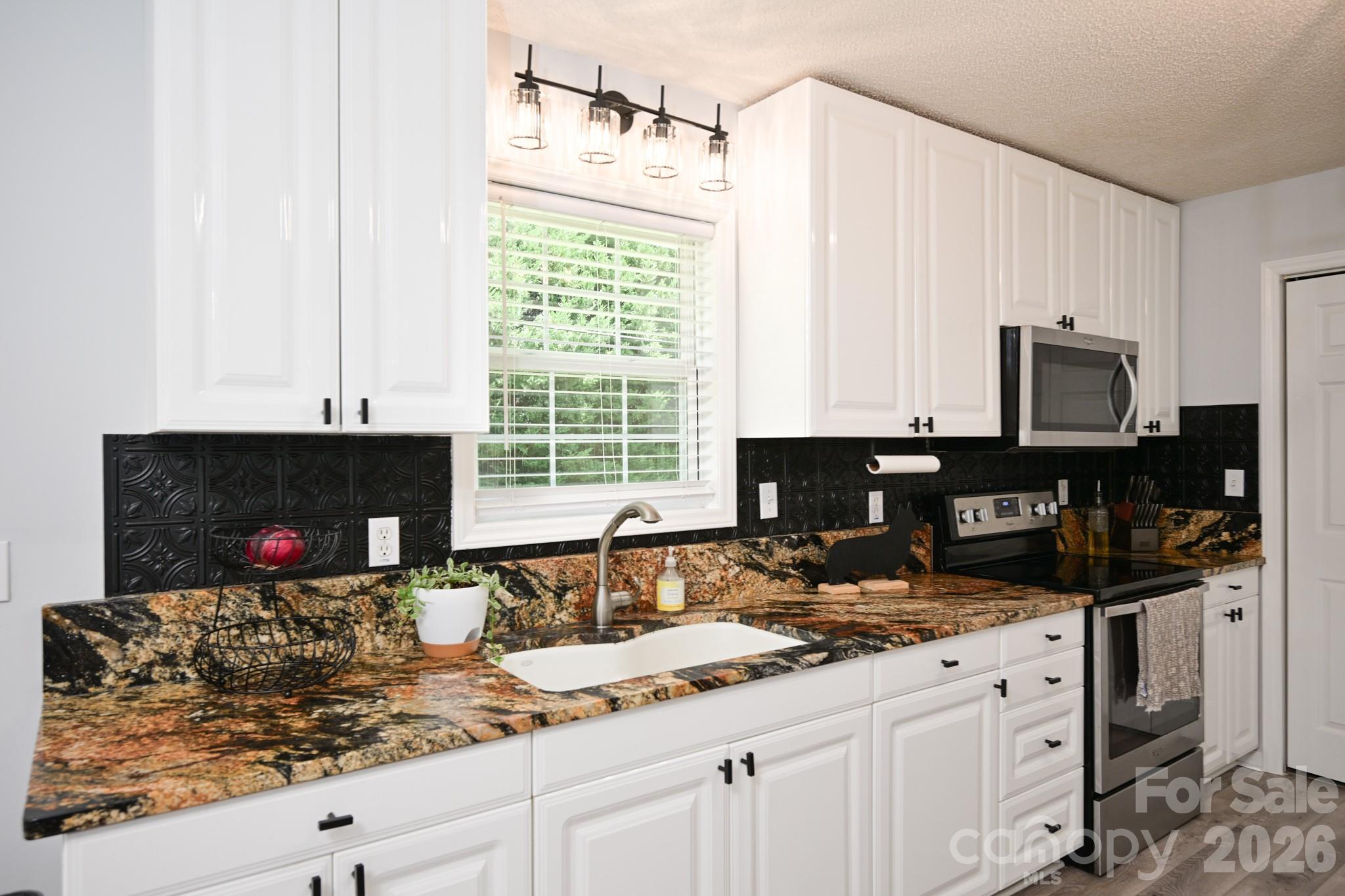 1151 Shady Lane Property Photo 4