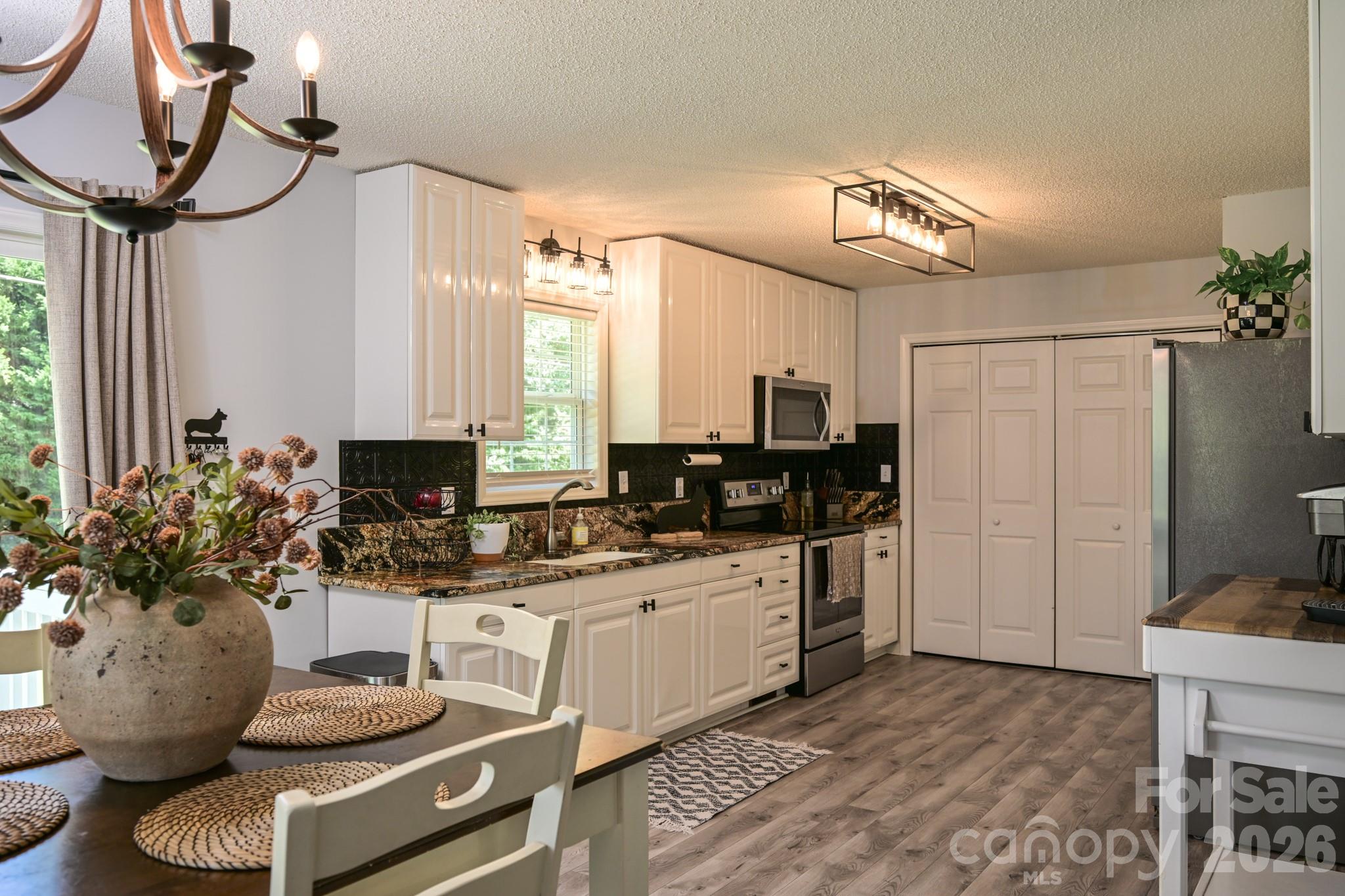 1151 Shady Lane Property Photo 7