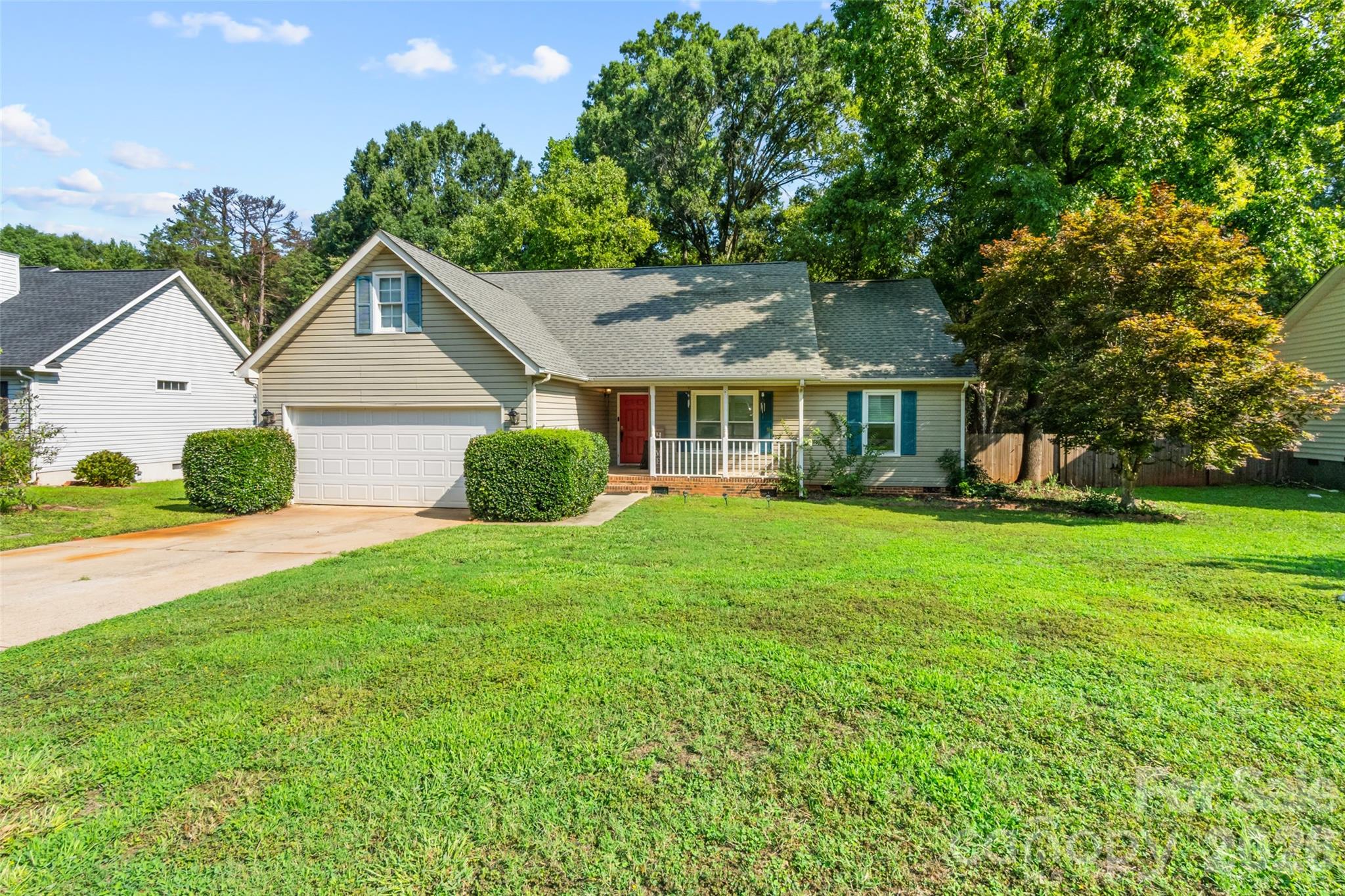 823 Thistledown Drive Property Photo 2