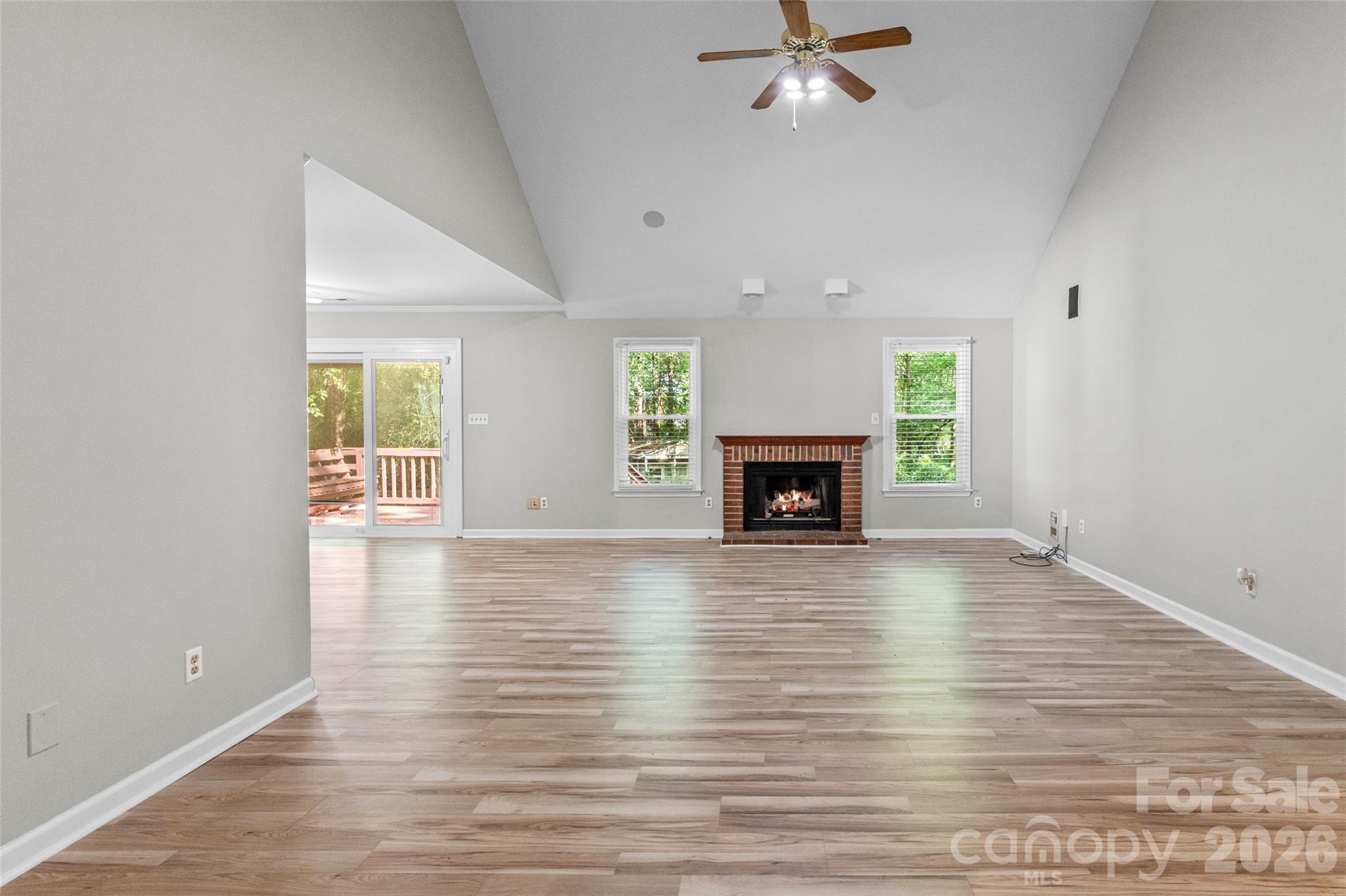 823 Thistledown Drive Property Photo 4