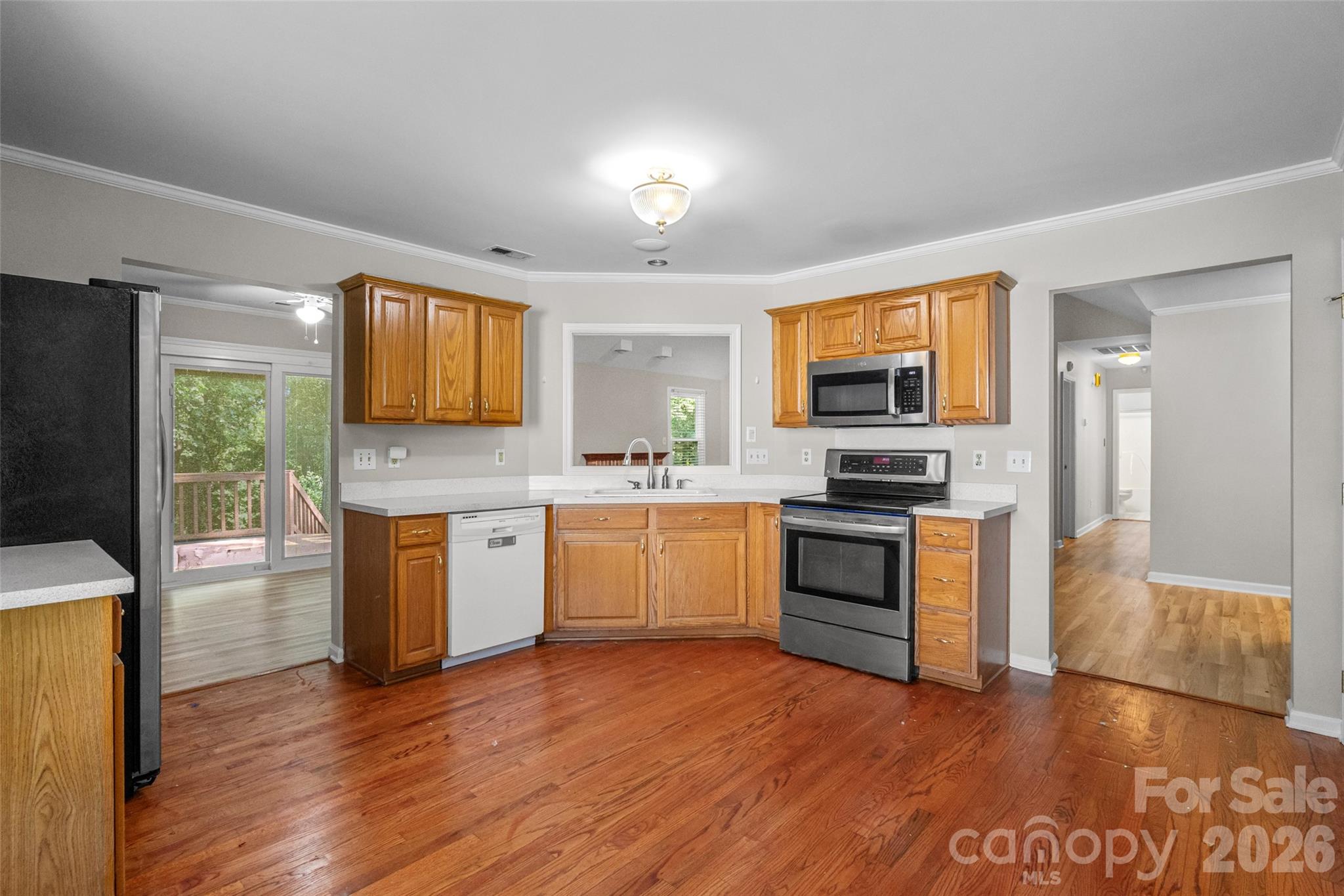 823 Thistledown Drive Property Photo 10