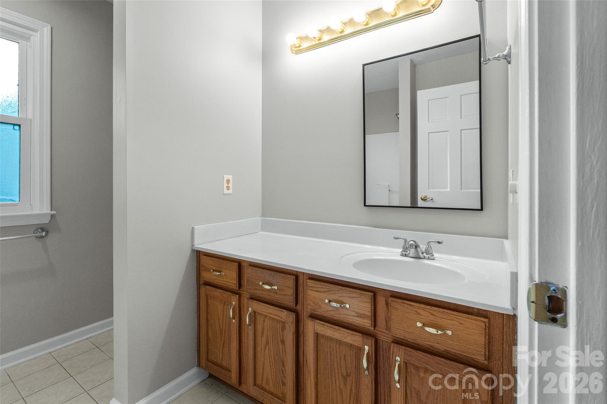 823 Thistledown Drive Property Photo 18