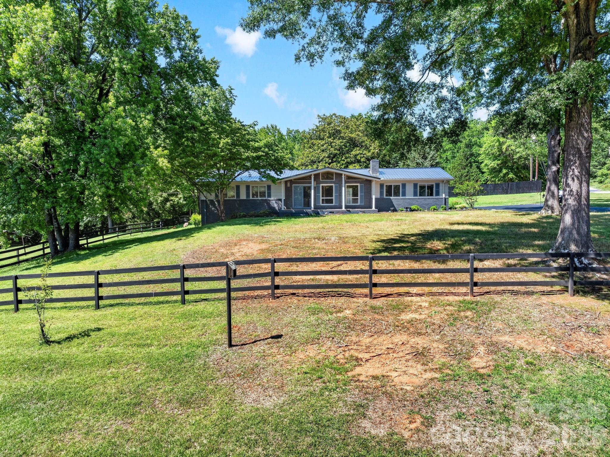 1064 Knollwood Road Property Photo 3