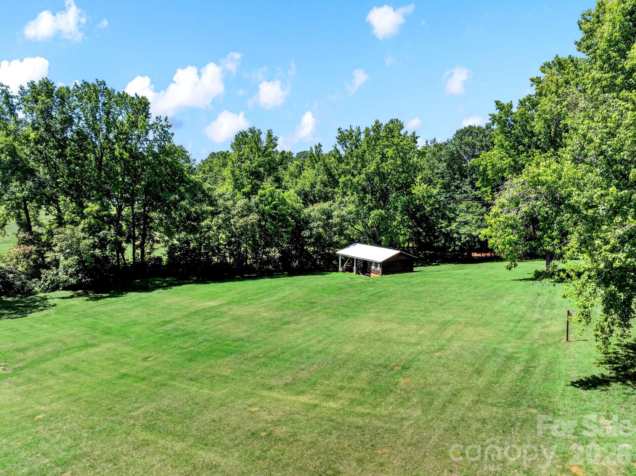 1064 Knollwood Road Property Photo 7