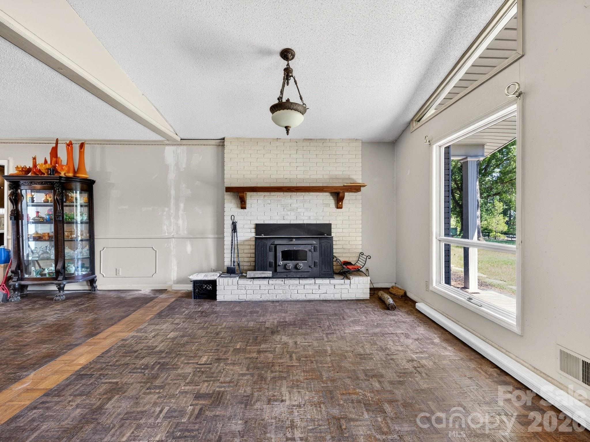 1064 Knollwood Road Property Photo 8
