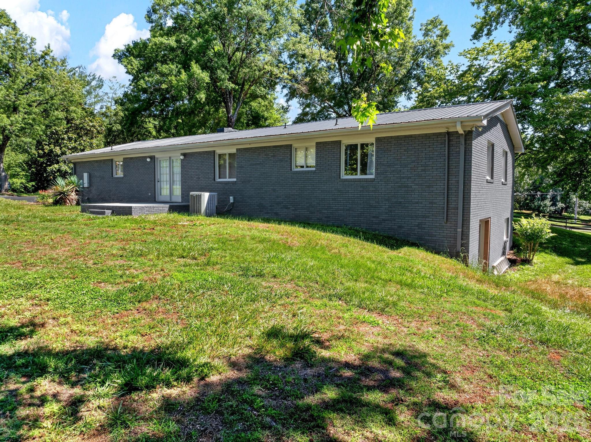 1064 Knollwood Road Property Photo 29