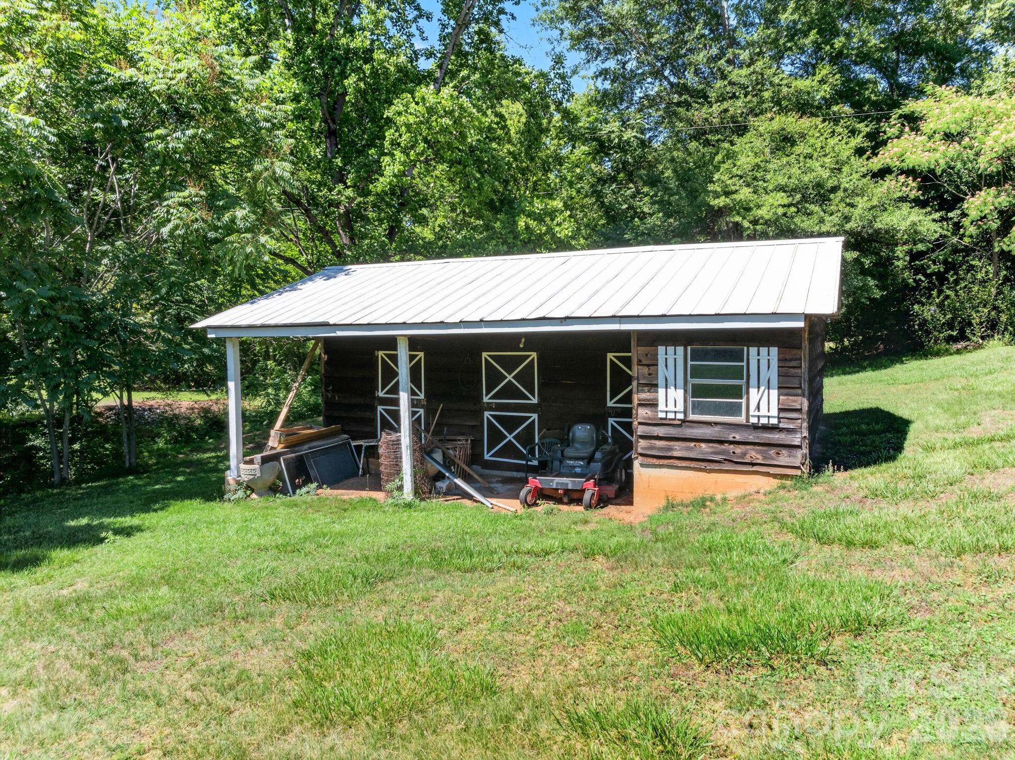 1064 Knollwood Road Property Photo 35